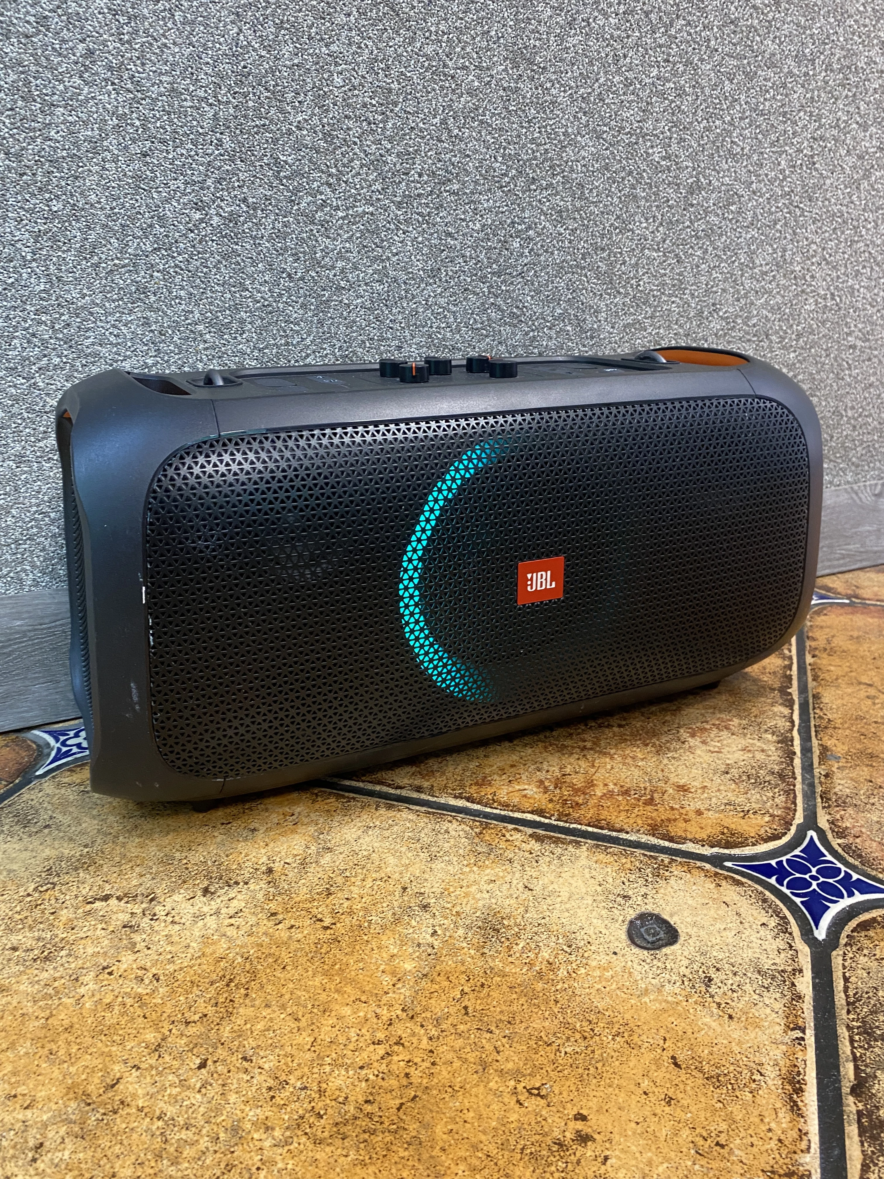 glosnik-przenosny-jbl-partybox-otg-zestaw-funkcje-221089-1