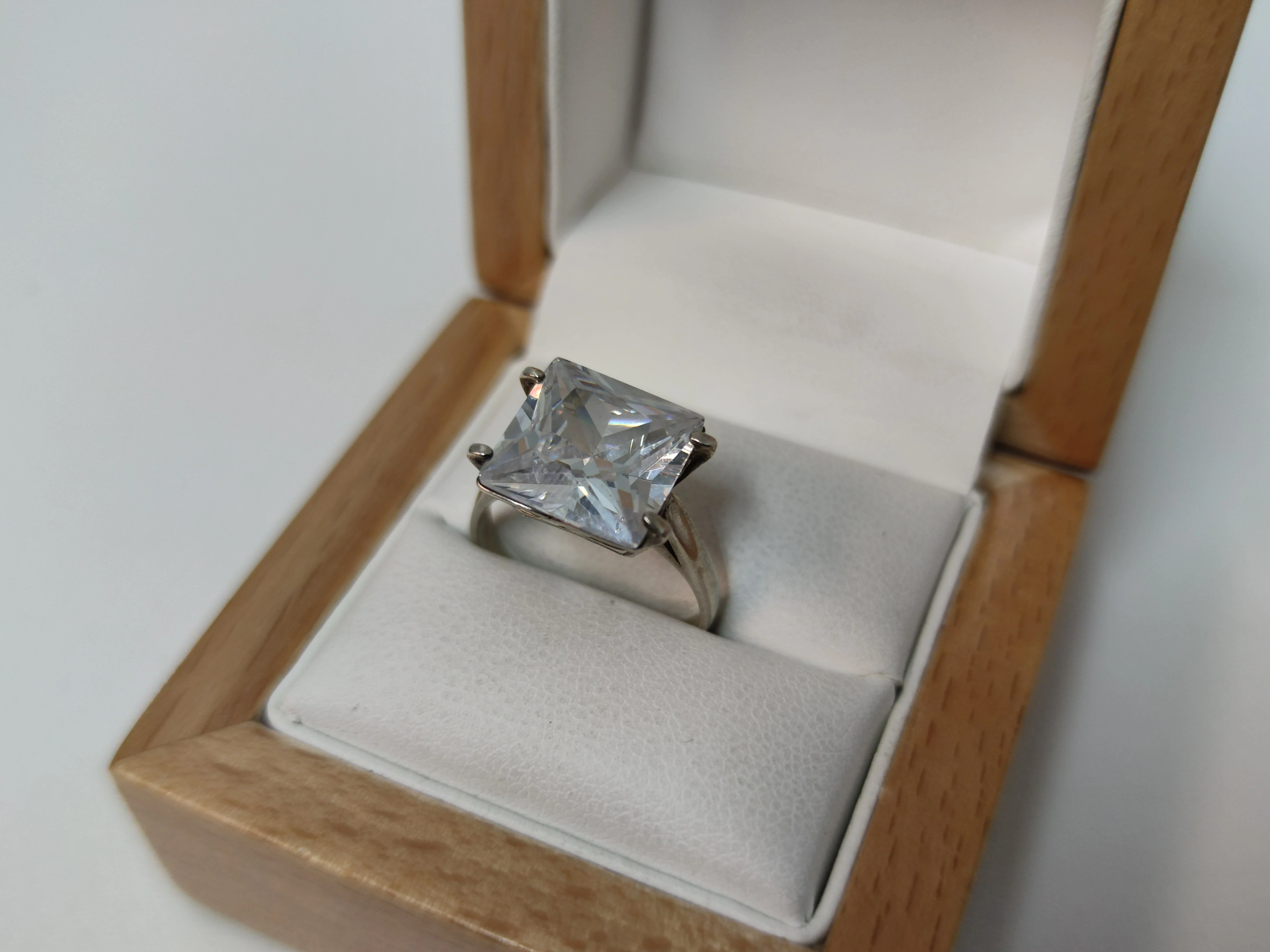 piekny-srebrny-pierscionek-pr-925-605-g-roz-18-rodzaj-2205-16