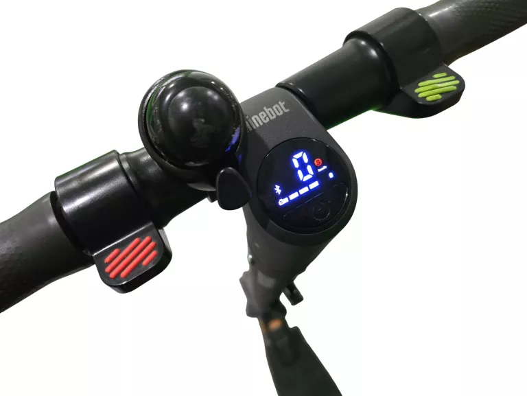 hulajnoga-elektryczna-ninebot-segway-e25e-moc-300w-kola-9-zasieg-25km-predkosc-maksymalna-2500