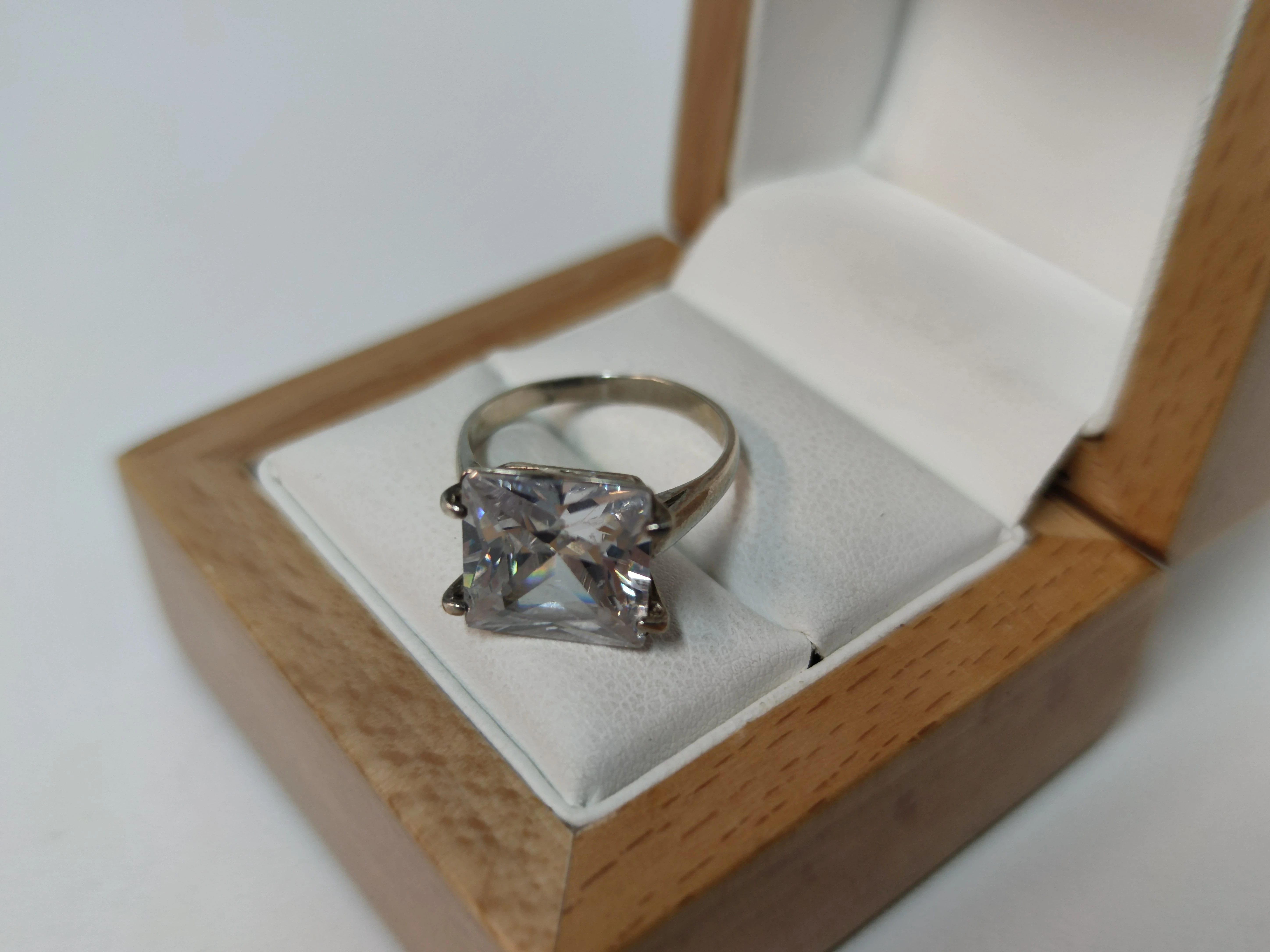 piekny-srebrny-pierscionek-pr-925-605-g-roz-18-material-15835-4