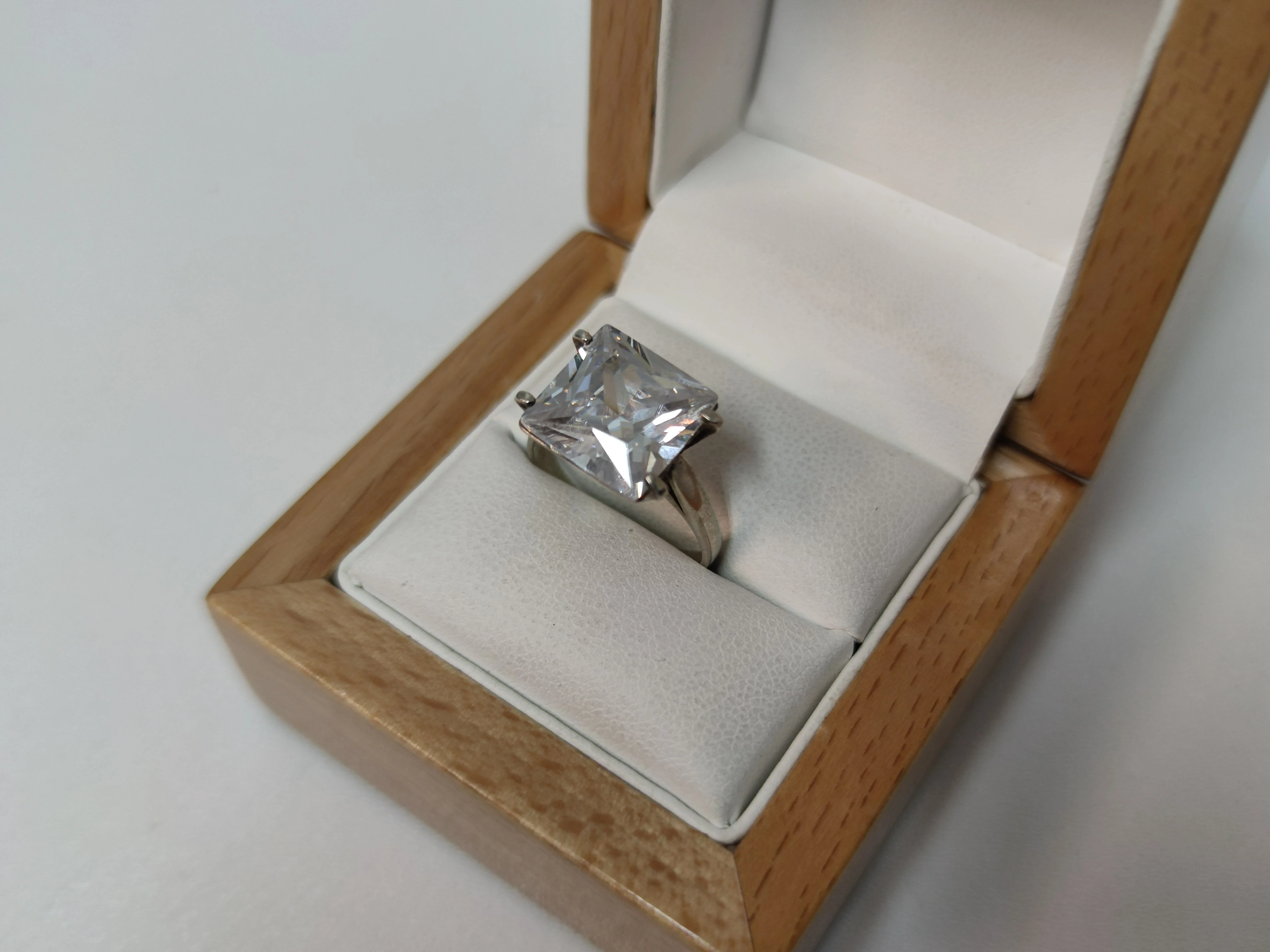 piekny-srebrny-pierscionek-pr-925-605-g-roz-18-ean-gtin-6975884393149