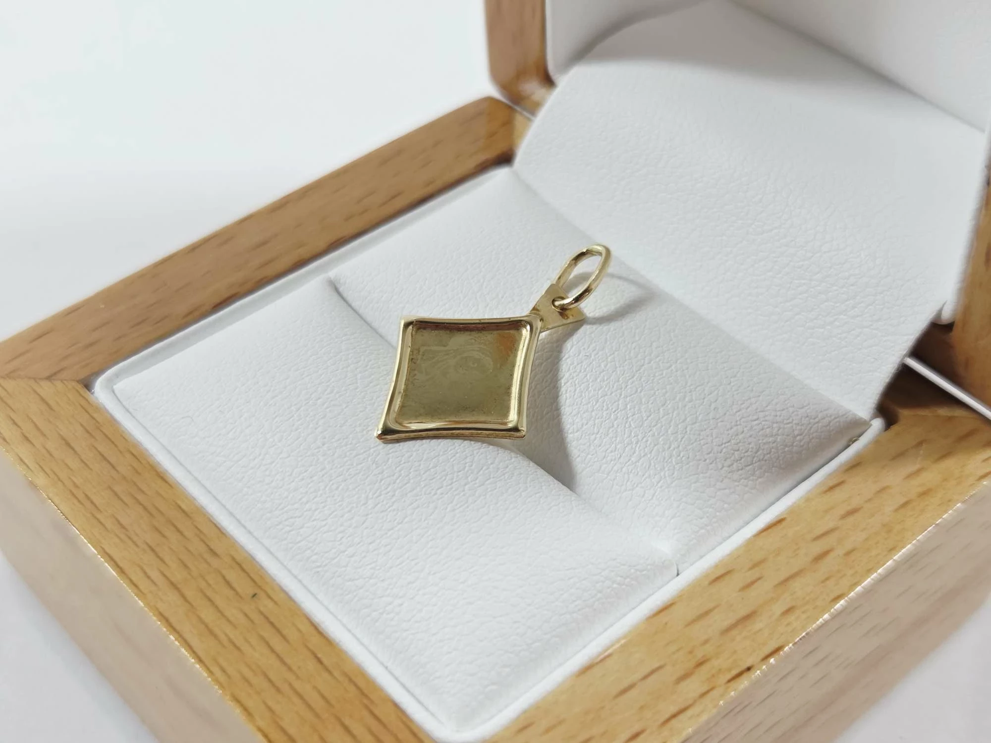 zlota-zawieszka-matka-boska-585-066g-stan-11323-2