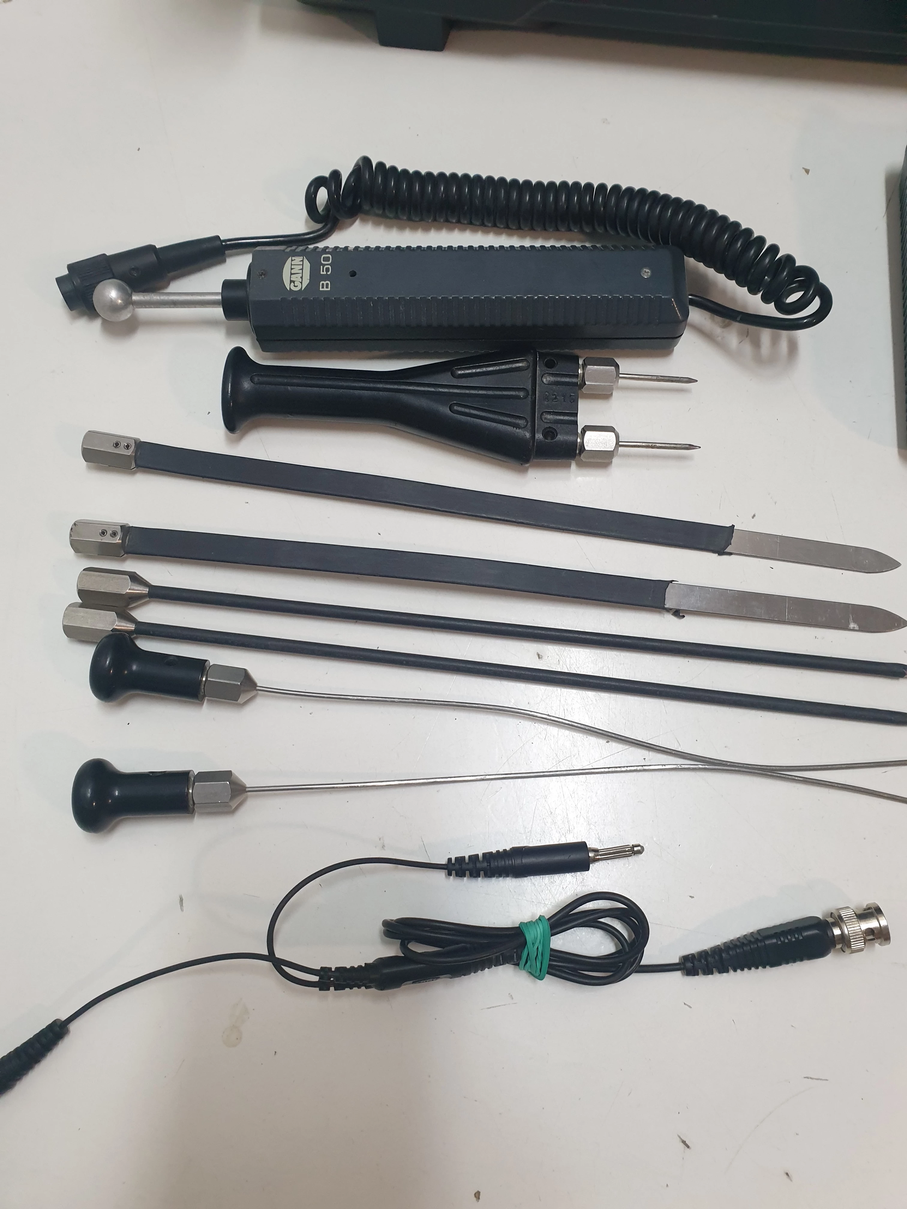 gann-uni-2-wielofunkcyjny-miernik-wilgotnosci-i-temperatury-walizka-stan-11323-2