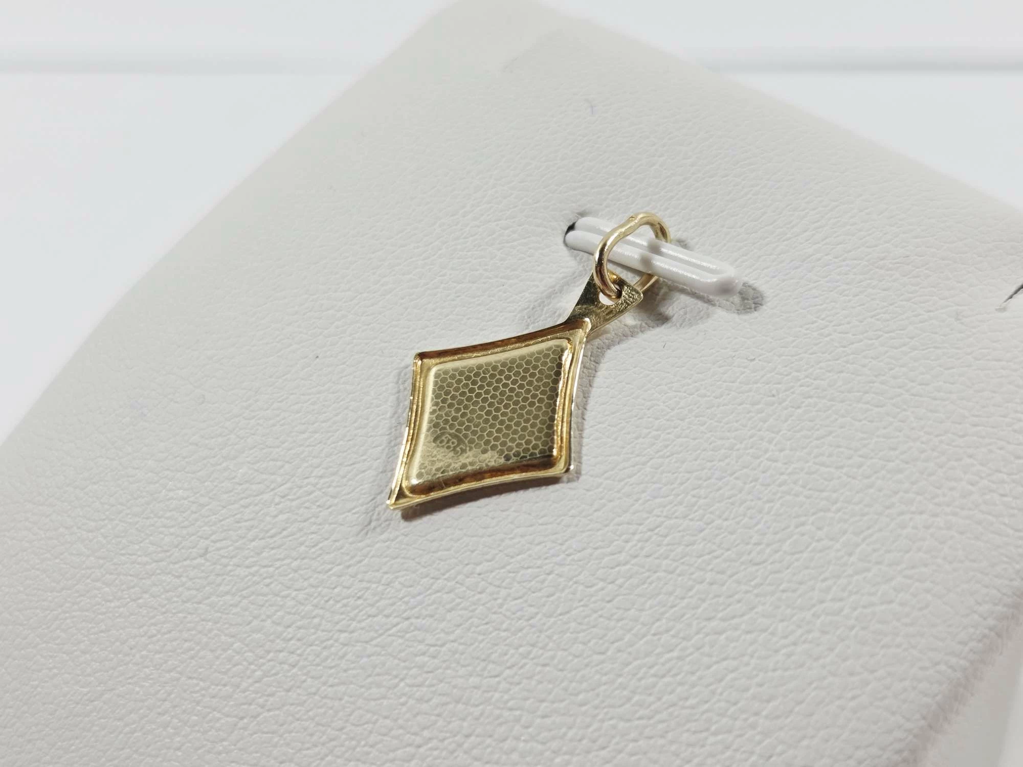 zlota-zawieszka-matka-boska-585-066g-motyw-129129-2