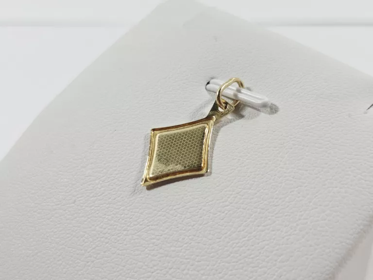 zlota-zawieszka-matka-boska-585-066g-motyw-129129-2