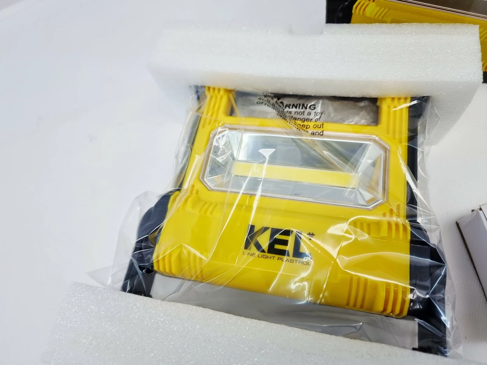 naswietlacz-akumulatorowy-20w-ip54-6500k-zimna-biel-plastrol-kel-w-98975-stan-11323-2