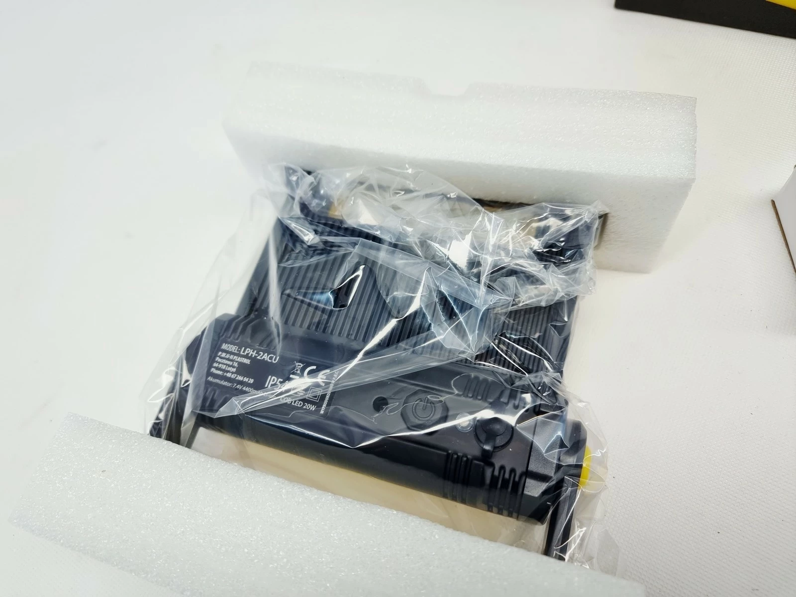 naswietlacz-akumulatorowy-20w-ip54-6500k-zimna-biel-plastrol-kel-w-98975-moc-znamionowa-2000