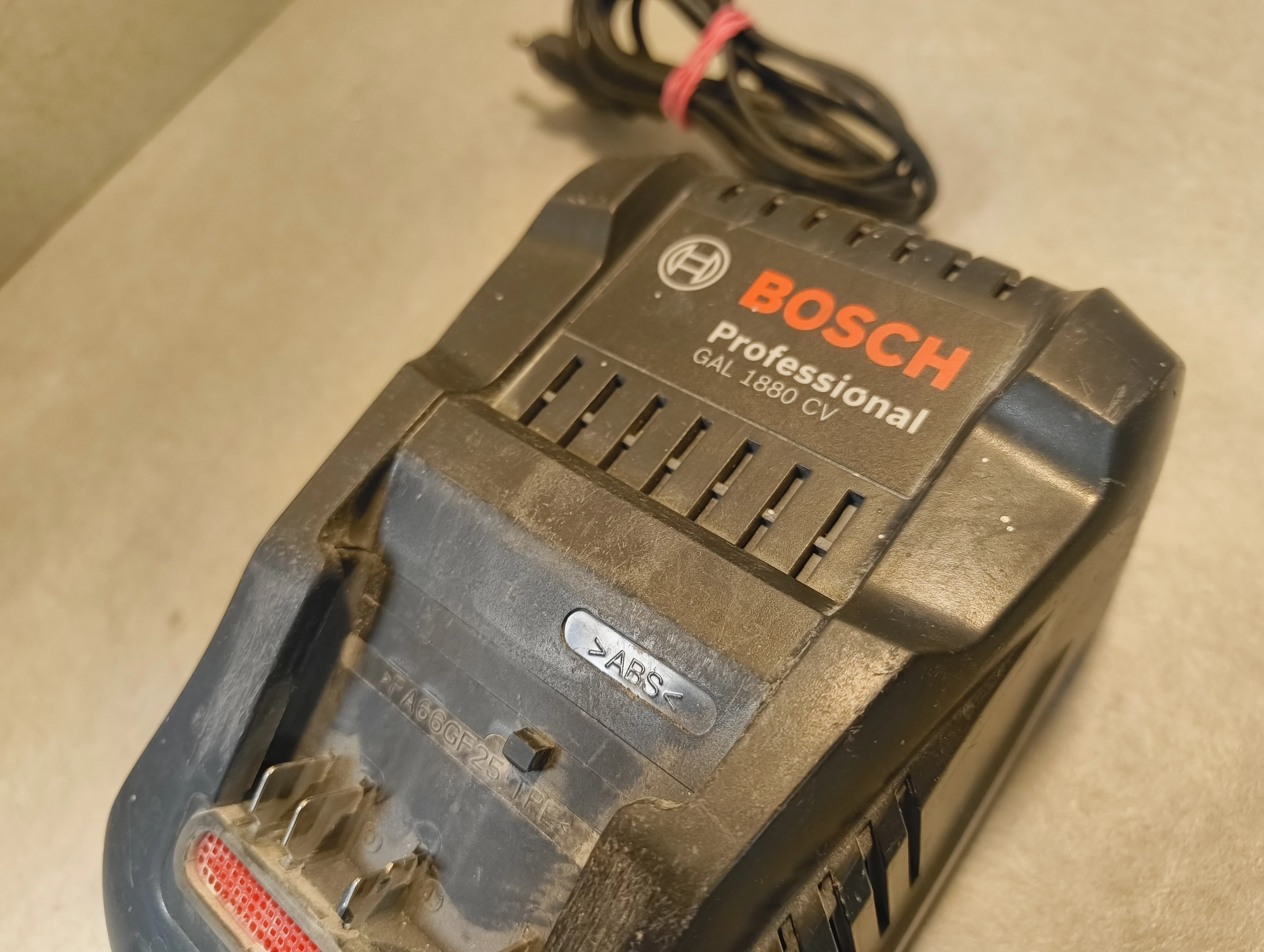 ladowarka-bosch-gal-1880-cv-ean-gtin-4059952265032