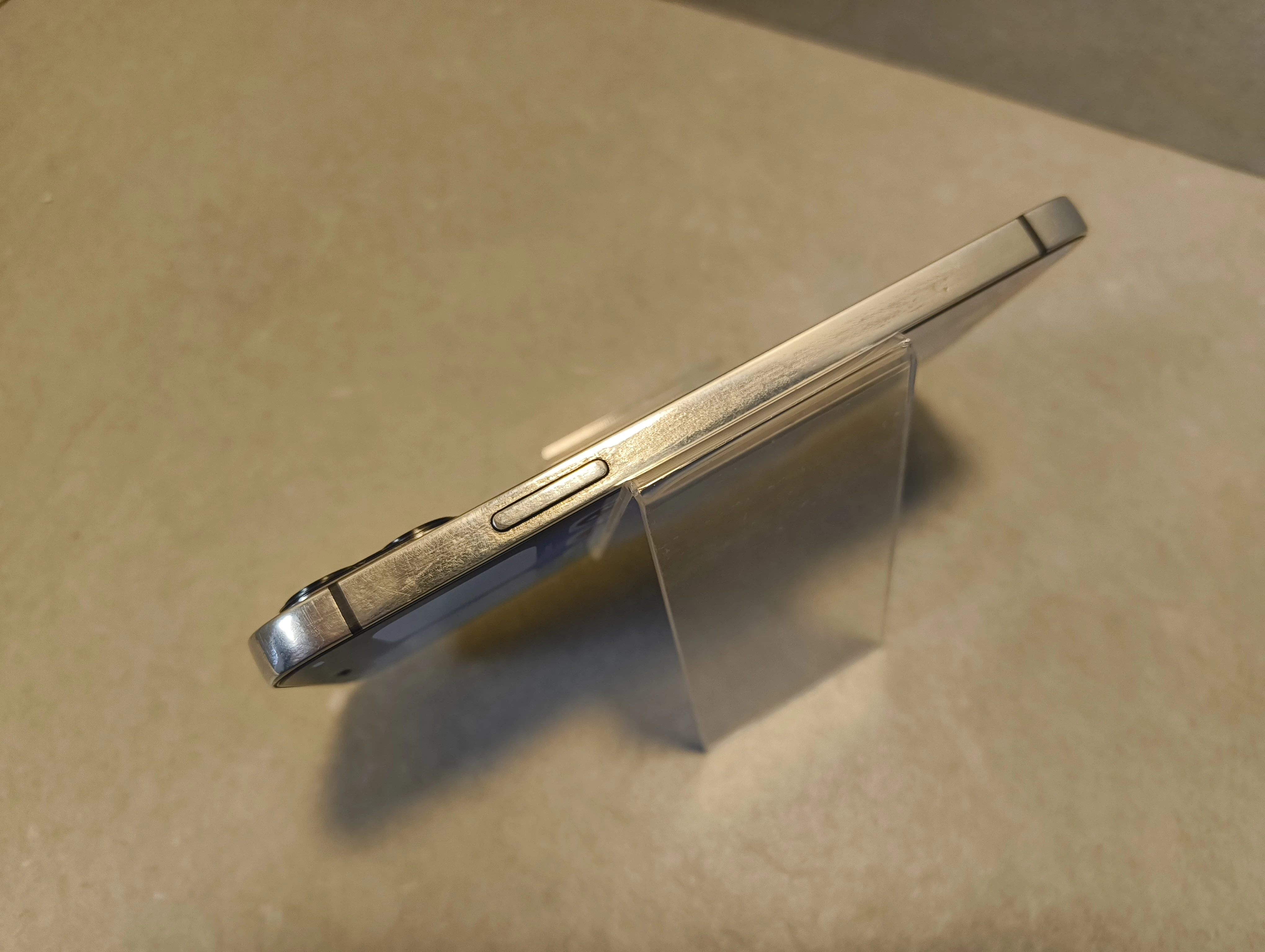 telefon-iphone-12-128gb-81-przekatna-ekranu-610