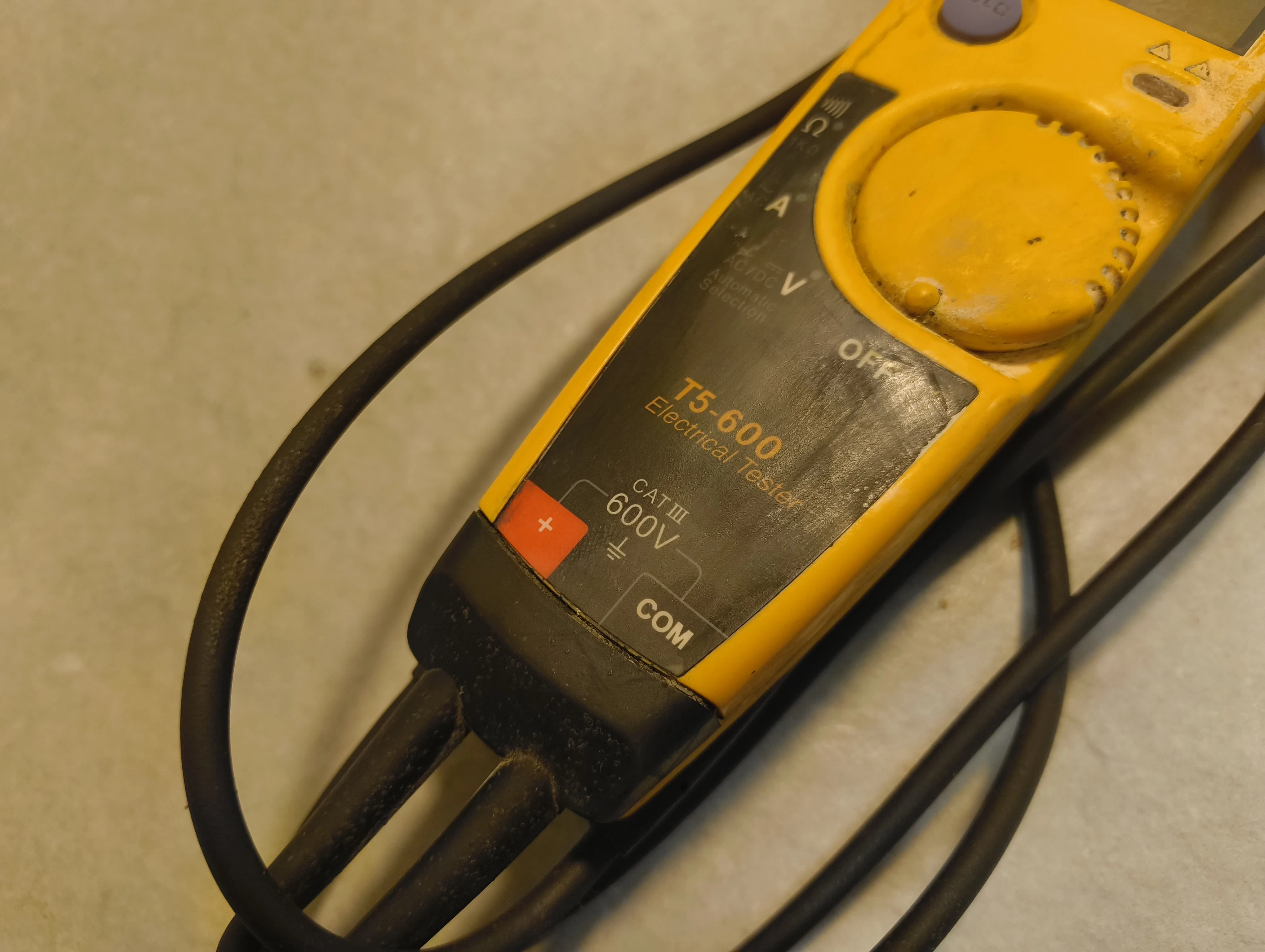 tester-napiecia-ciaglosci-i-natezenia-pradu-fluke-t5-600-zasilanie-209202-1769476