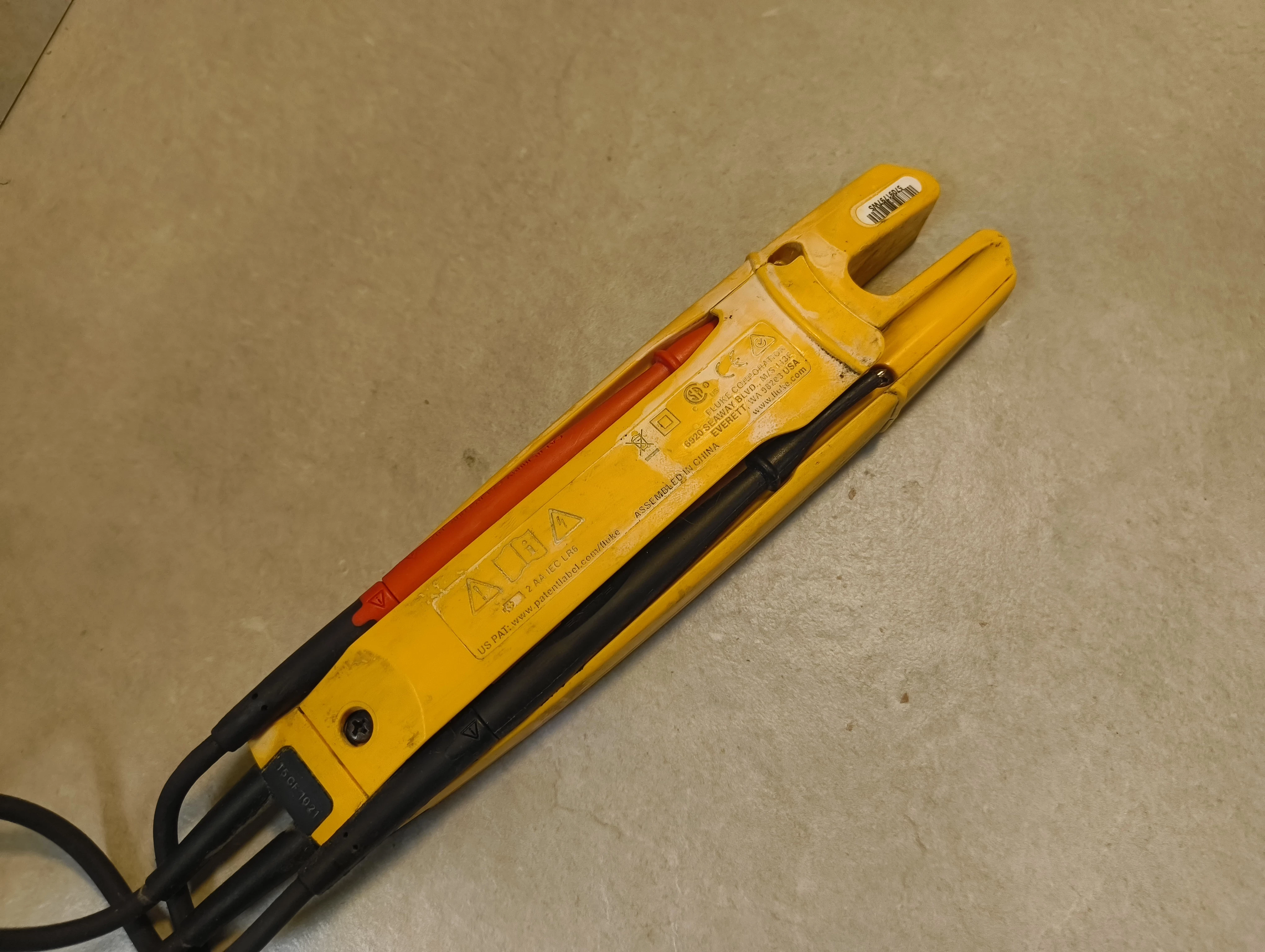 tester-napiecia-ciaglosci-i-natezenia-pradu-fluke-t5-600-stan-11323-2