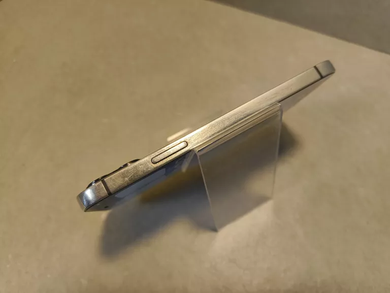 telefon-iphone-12-128gb-81-przekatna-ekranu-610