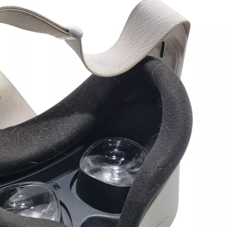 google-vr-oculus-quest-2-64-gb-2-kontrolery-kod-producenta-815820021292