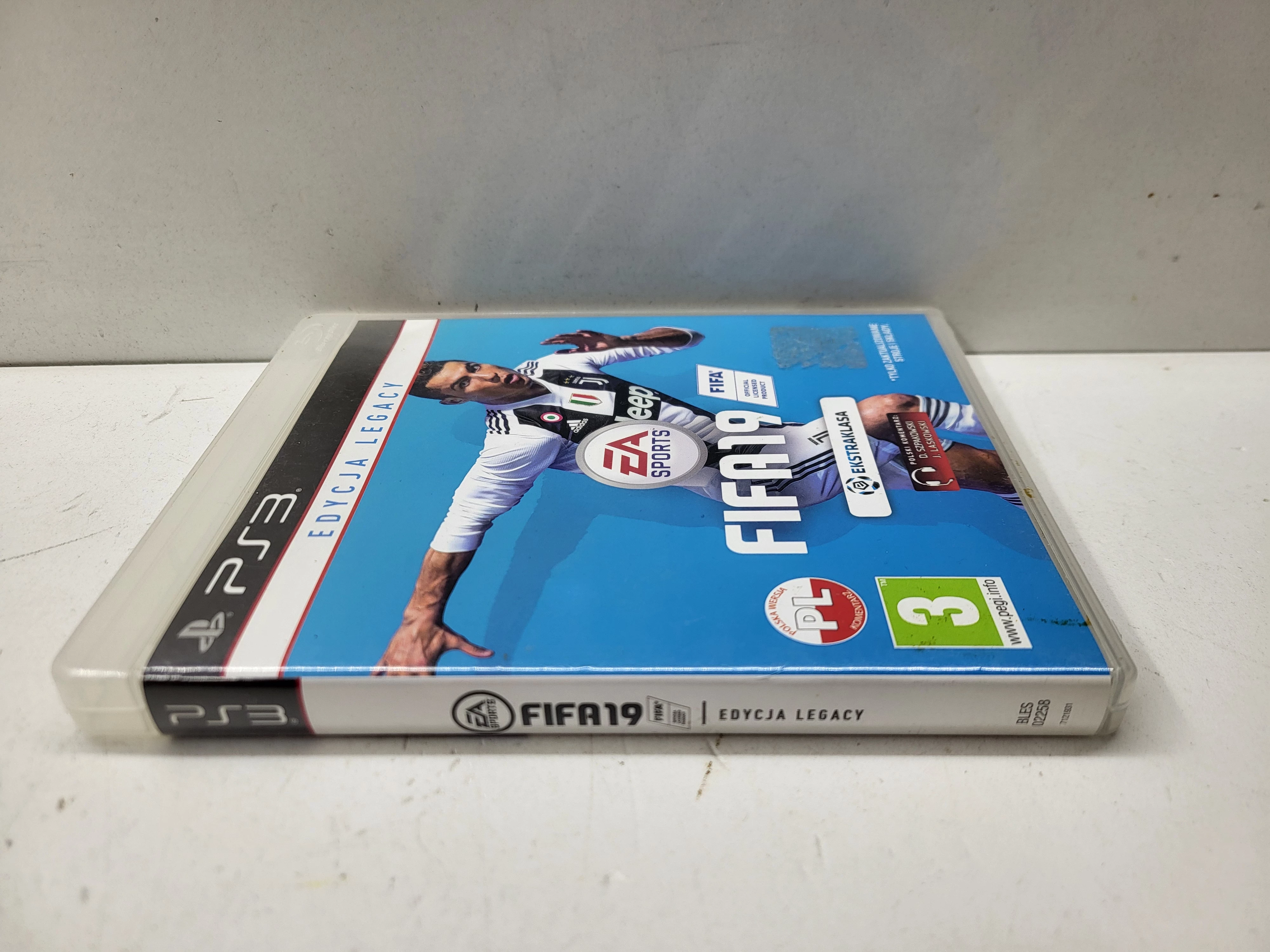 gra-fifa-19-ps3-wersja-jezykowa-216085-1