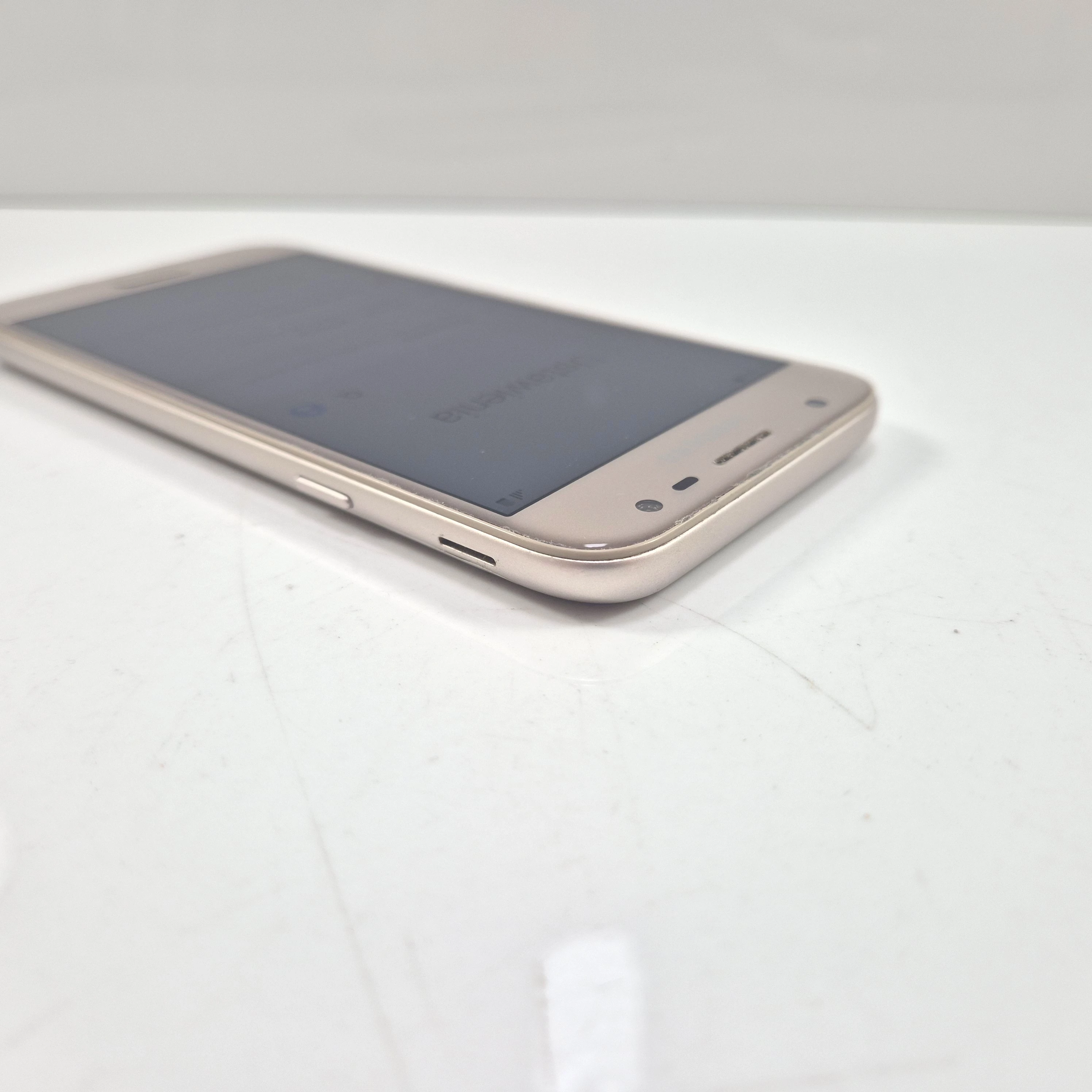 telefon-samsung-galaxy-j3-216gb-zloty-przekatna-ekranu-500