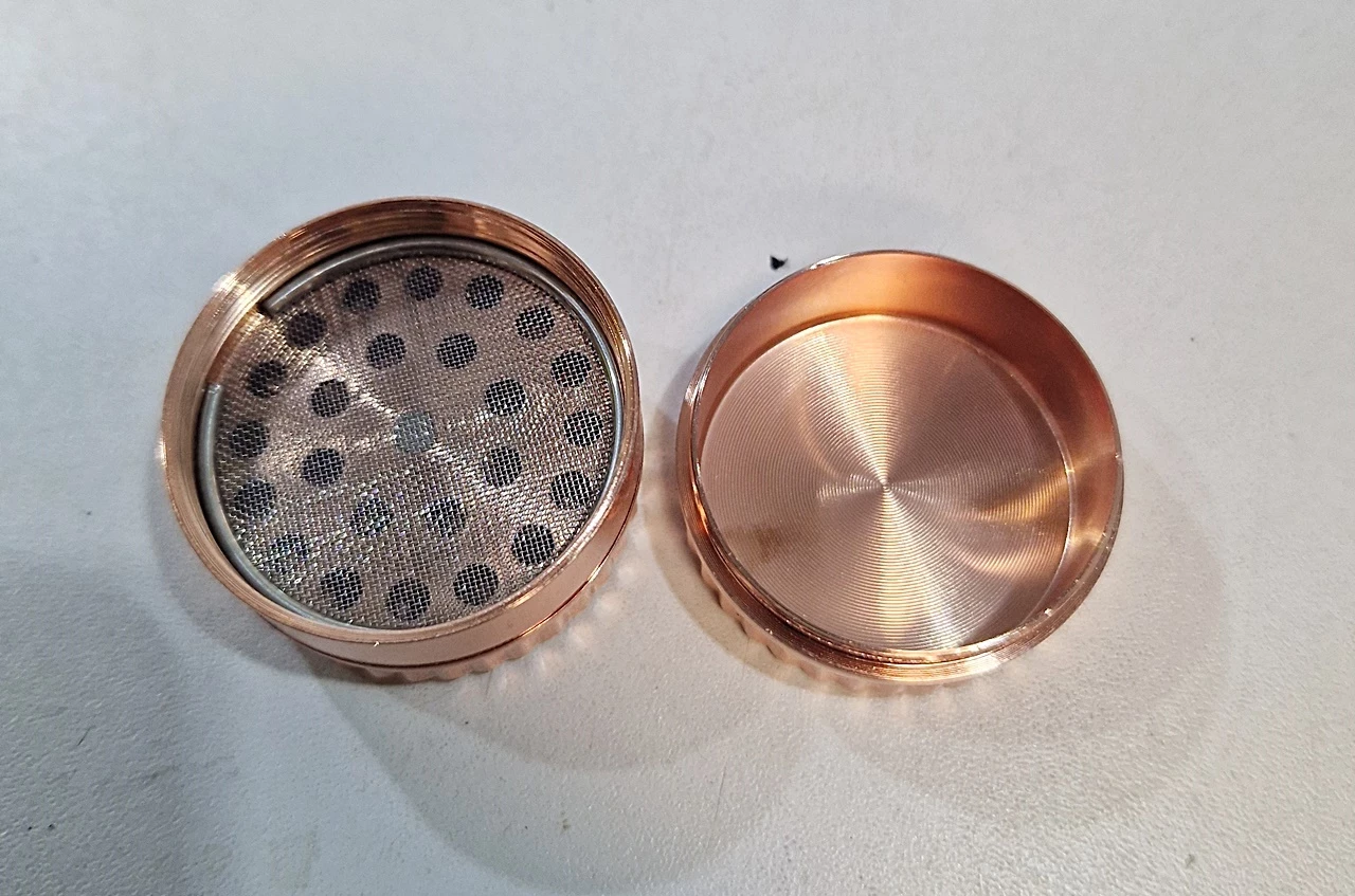 grinder-ocb-kraszer-mlynek-do-ziol-tytoniu-suszu-stan-11323-1