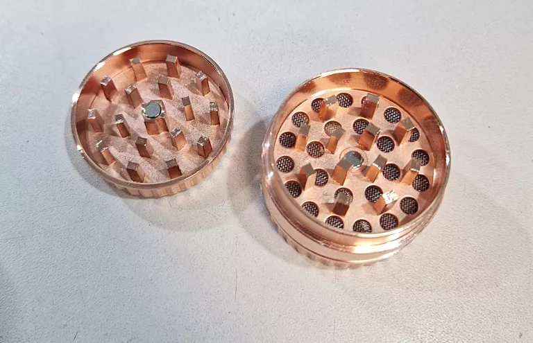 grinder-ocb-kraszer-mlynek-do-ziol-tytoniu-suszu-ean-gtin-0025051309469