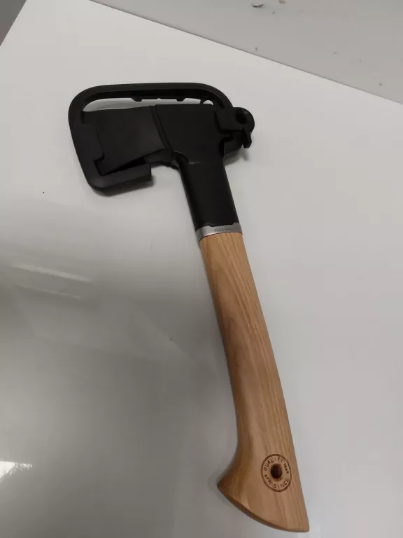 siekiera-fiskars-siekiera-ciesielska-n7-waga-narzedzia-080