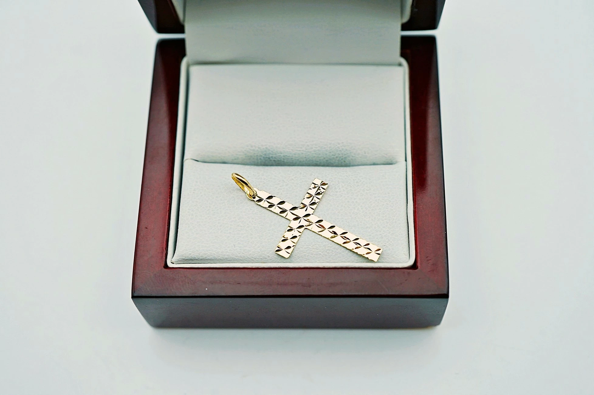 sliczny-zloty-krzyzyk-pr333-8k-052g-stan-11323-2