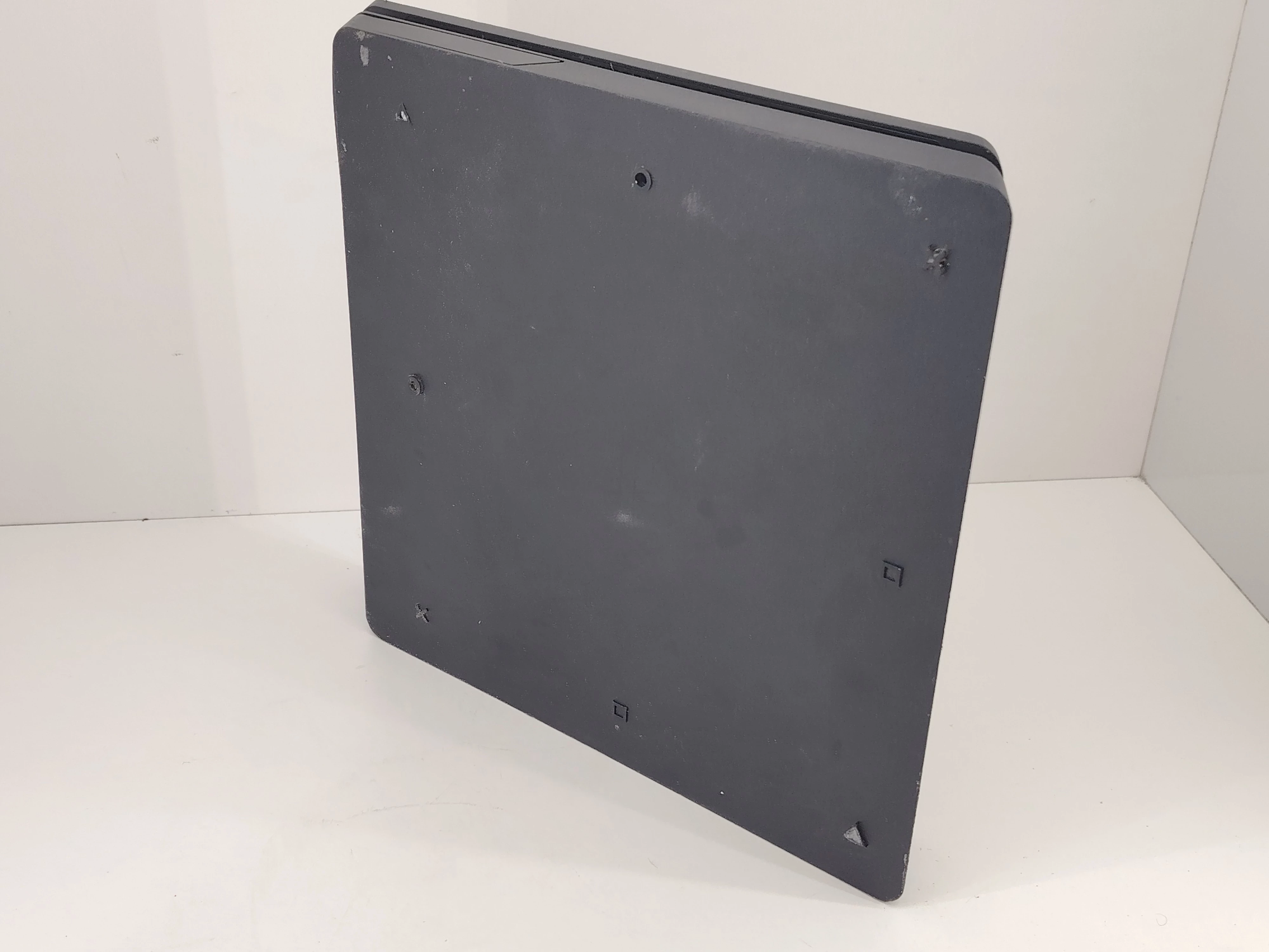 konsola-ps4-slim-2-pady-kabel-zas-kod-producenta-cuh-2216a