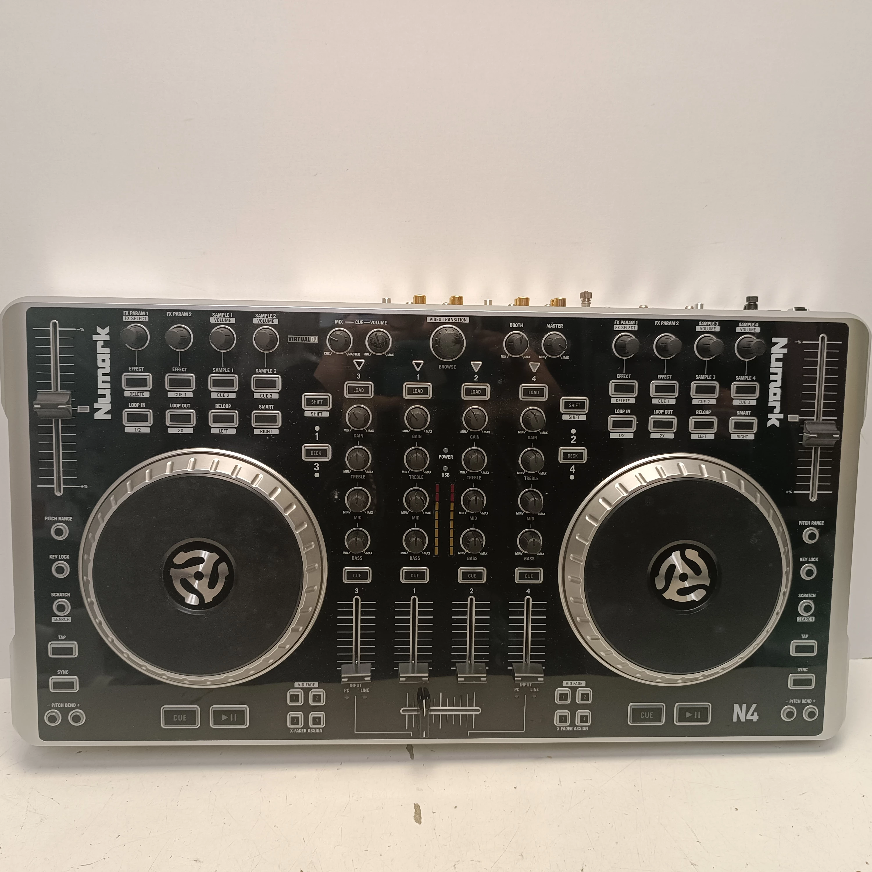 kontroler-dj-numark-n4-pasmo-przenoszenia