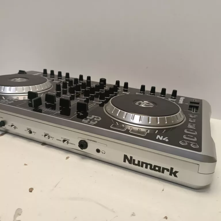 kontroler-dj-numark-n4-stan-11323-2