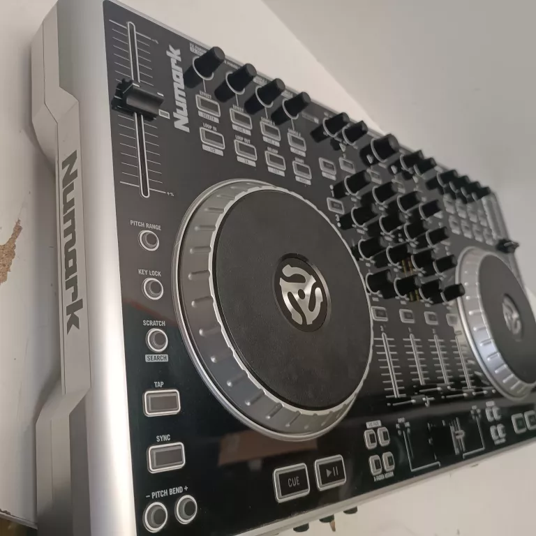 kontroler-dj-numark-n4-liczba-kanalow-4