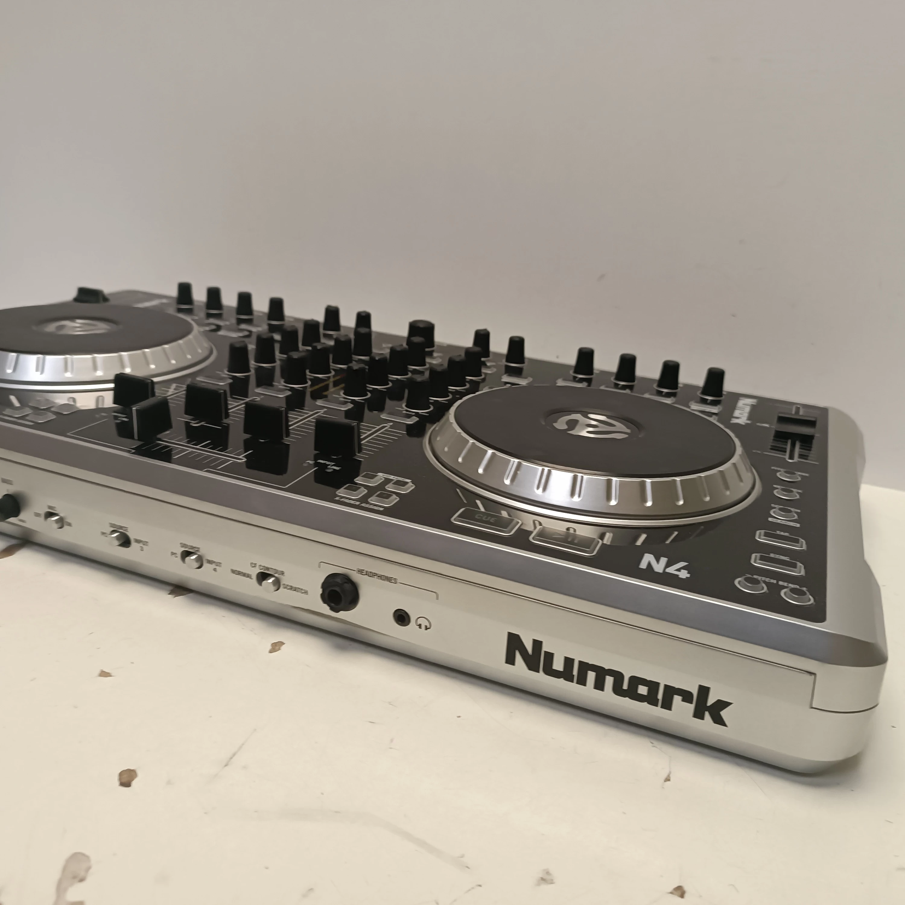kontroler-dj-numark-n4-stan-11323-2