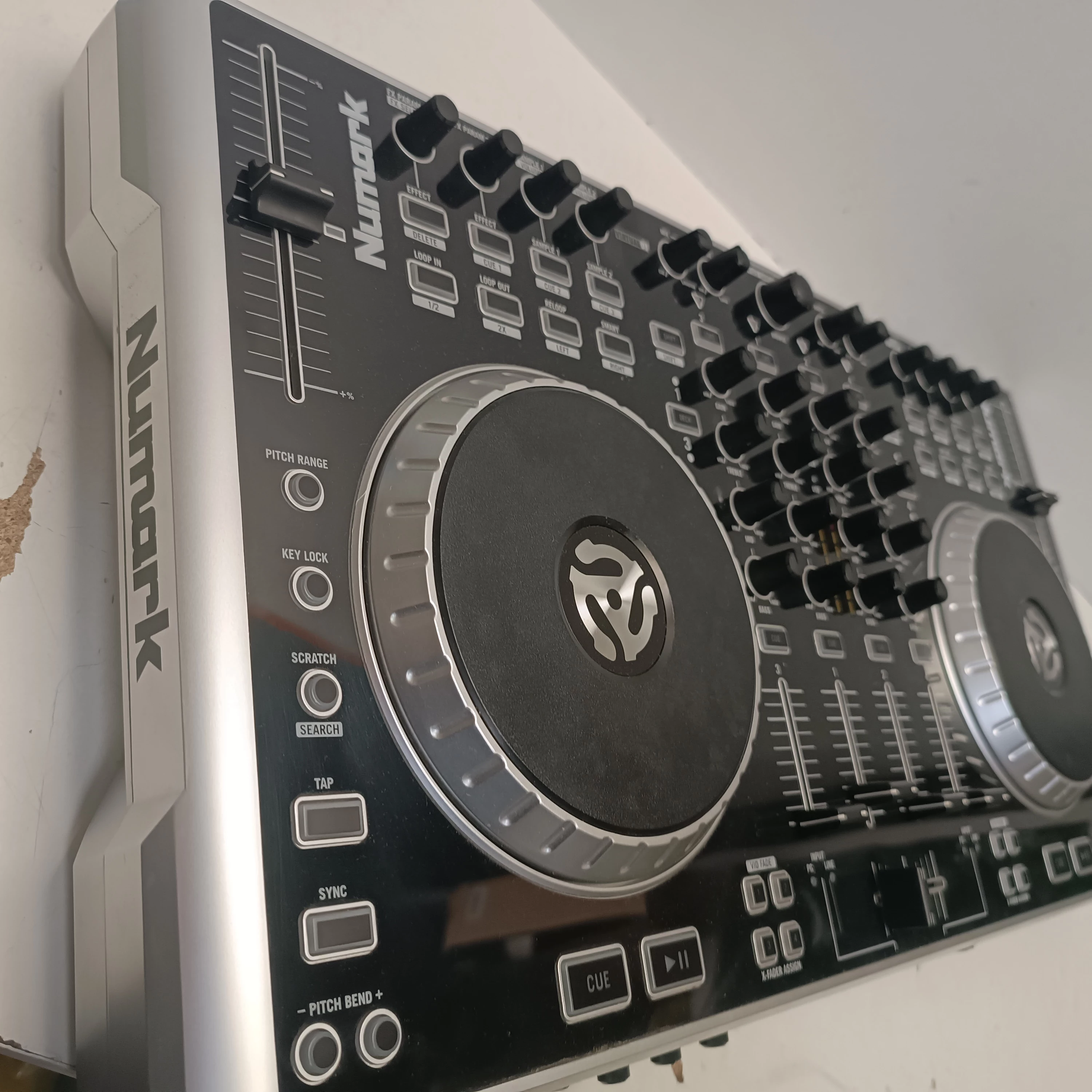 kontroler-dj-numark-n4-liczba-kanalow-4