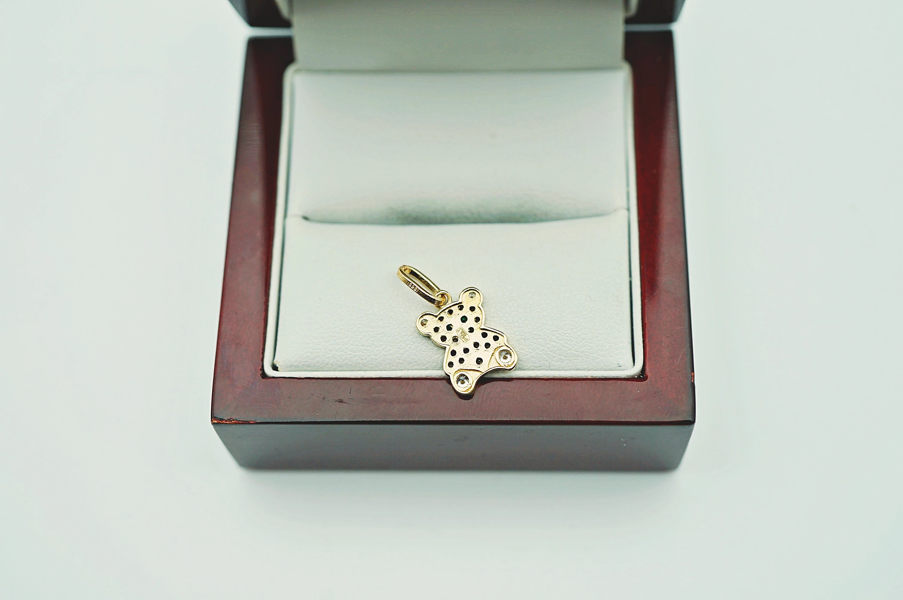 zloat-zawieszka-mis-z-cyrkonia-i-onyksem-585109g-material-15835-2