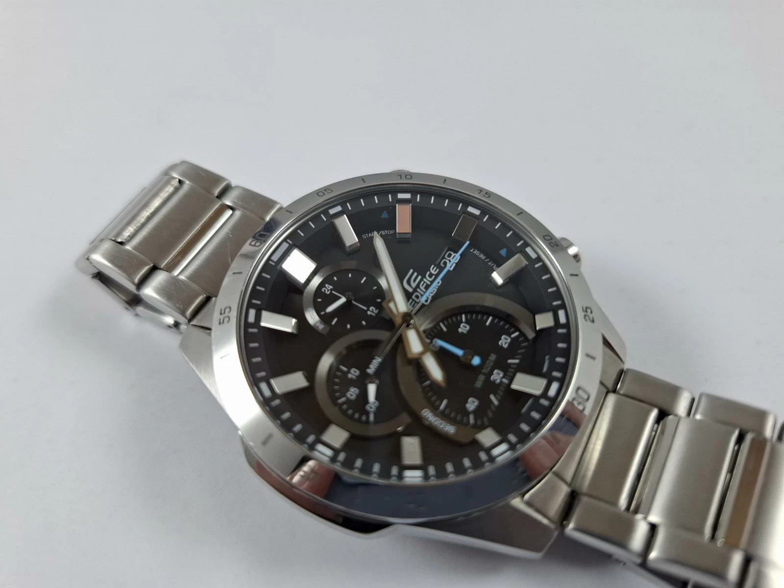 zegarek-casio-edifice-efr-571d-1avuef-pudelko-wodoszczelnosc-129221-2
