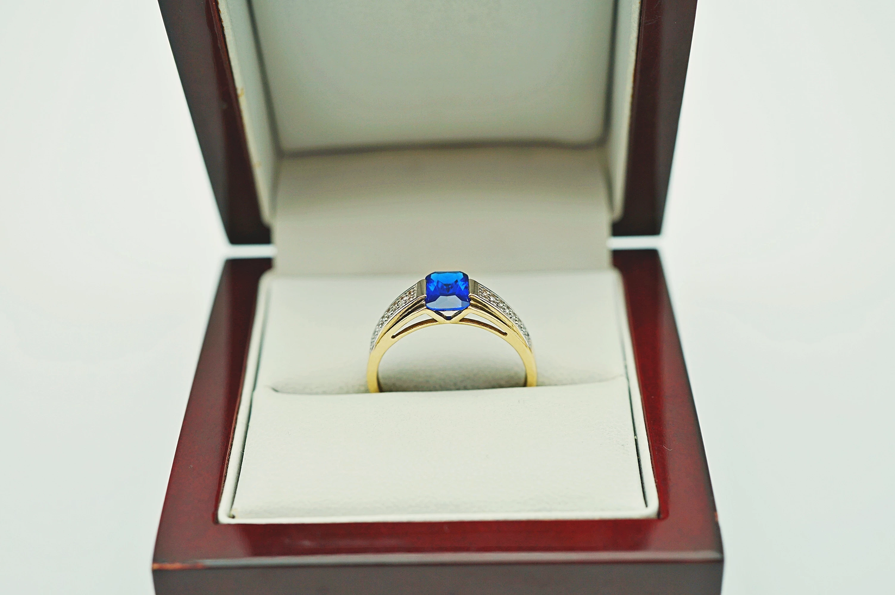 zloty-pierscionek-z-niebieska-cyrkonia-pr333-8k-r17-226g-material-15835-2