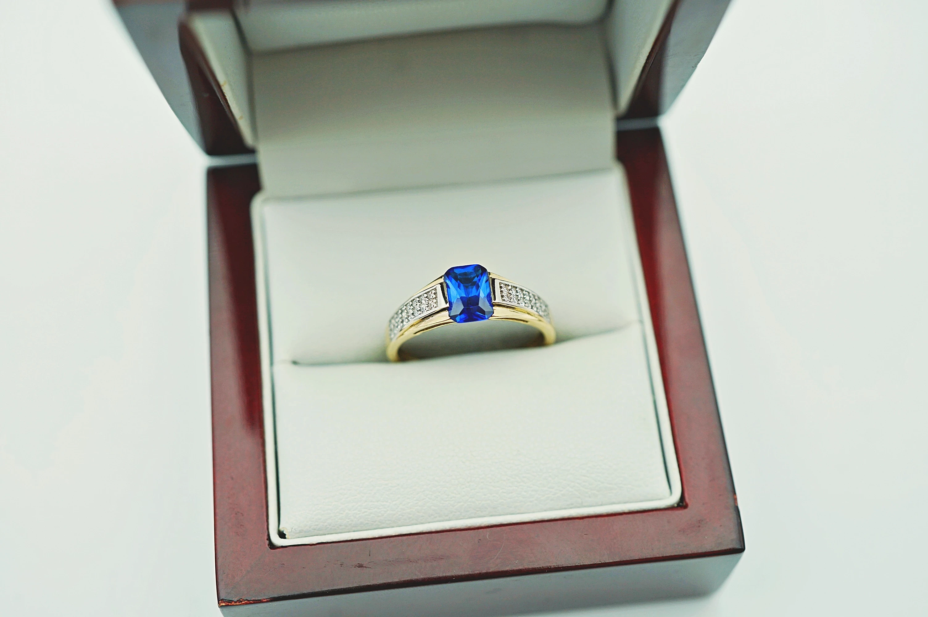 zloty-pierscionek-z-niebieska-cyrkonia-pr333-8k-r17-226g-stan-11323-2