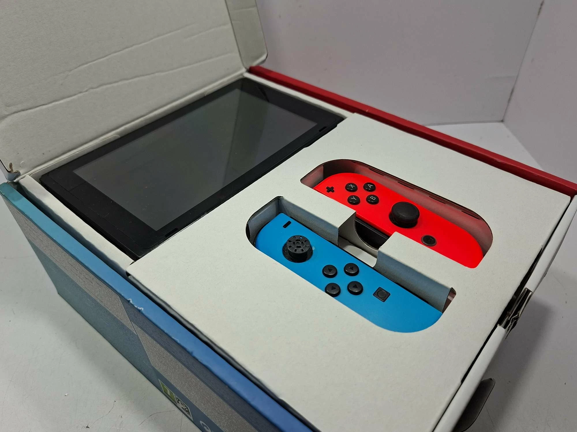 konsola-nintendo-switch-ean-gtin-045496453992