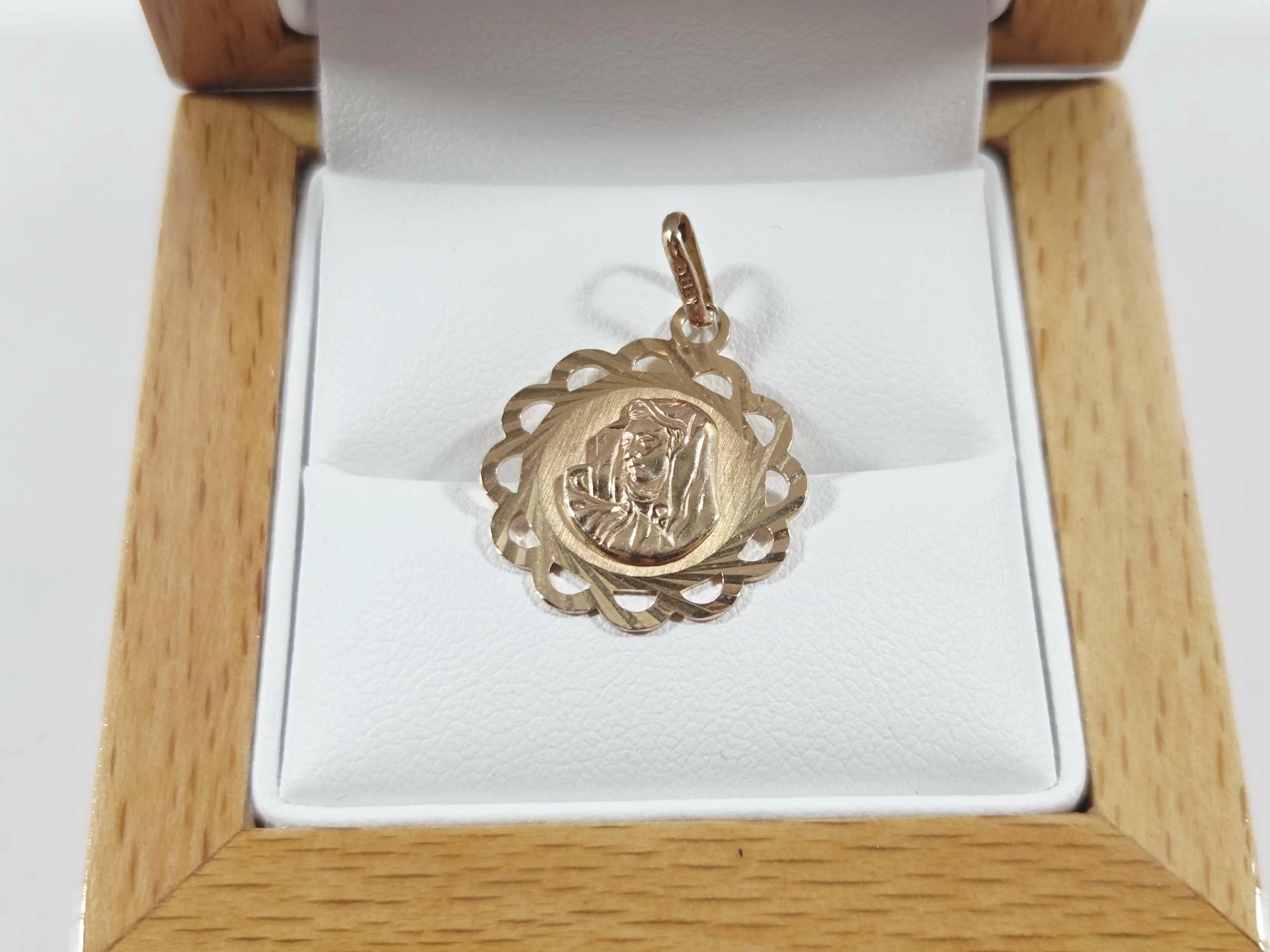 zlota-zawieszka-matka-boska-585-197g-ean-gtin-6932308200049