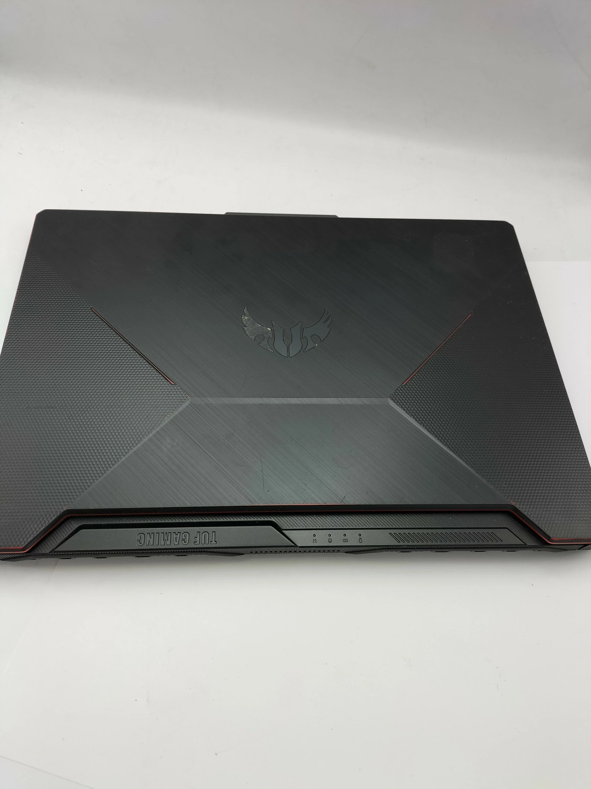 laptop-asus-tuf-gaming-15-fx506l-przekatna-ekranu-1560