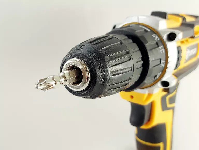 wkretarka-girox-ladowarka-akumulator-pojemnosc-akumulatora-200