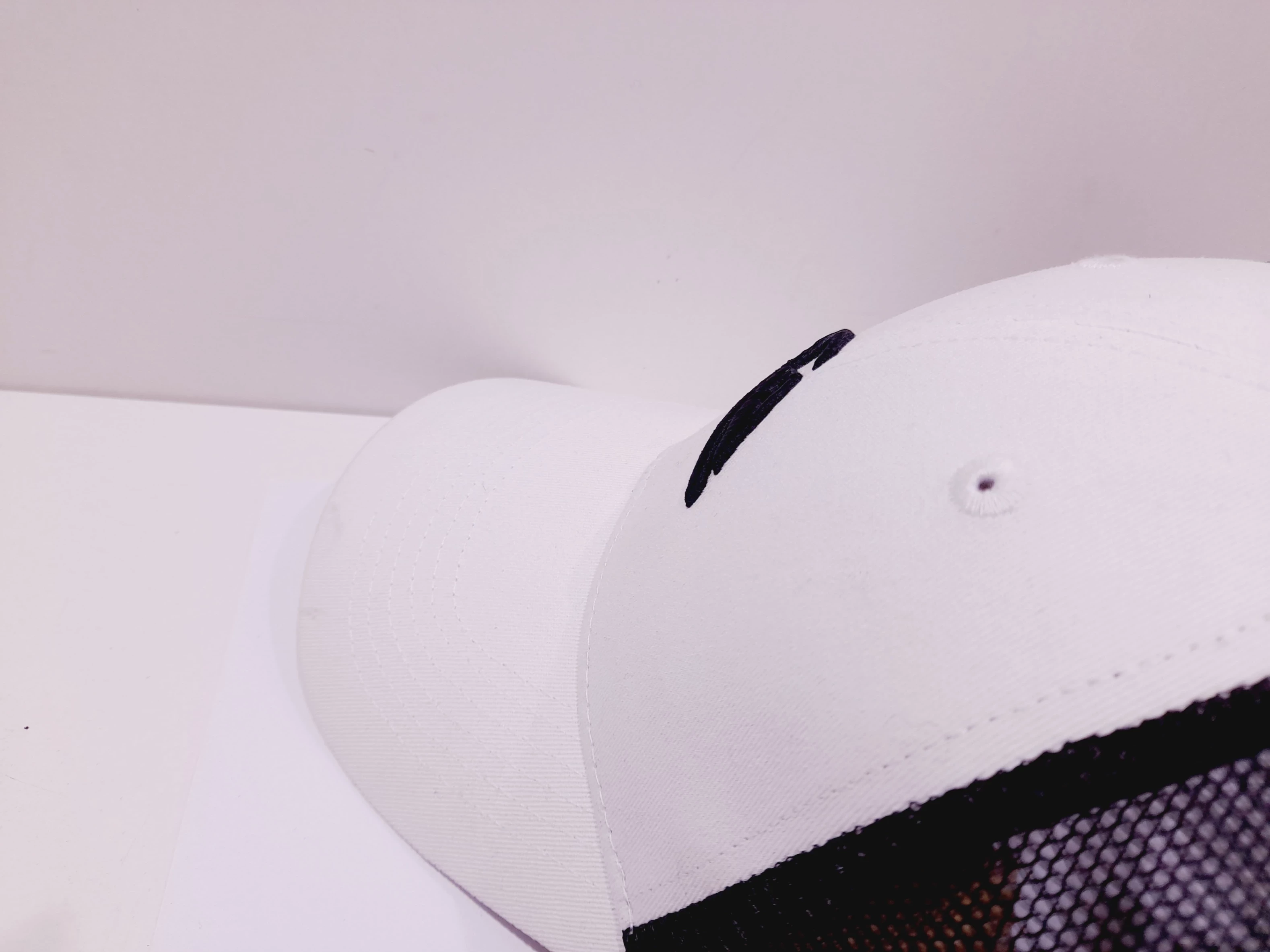 biala-czapka-z-daszkiem-quiksilver-stan-11323-1