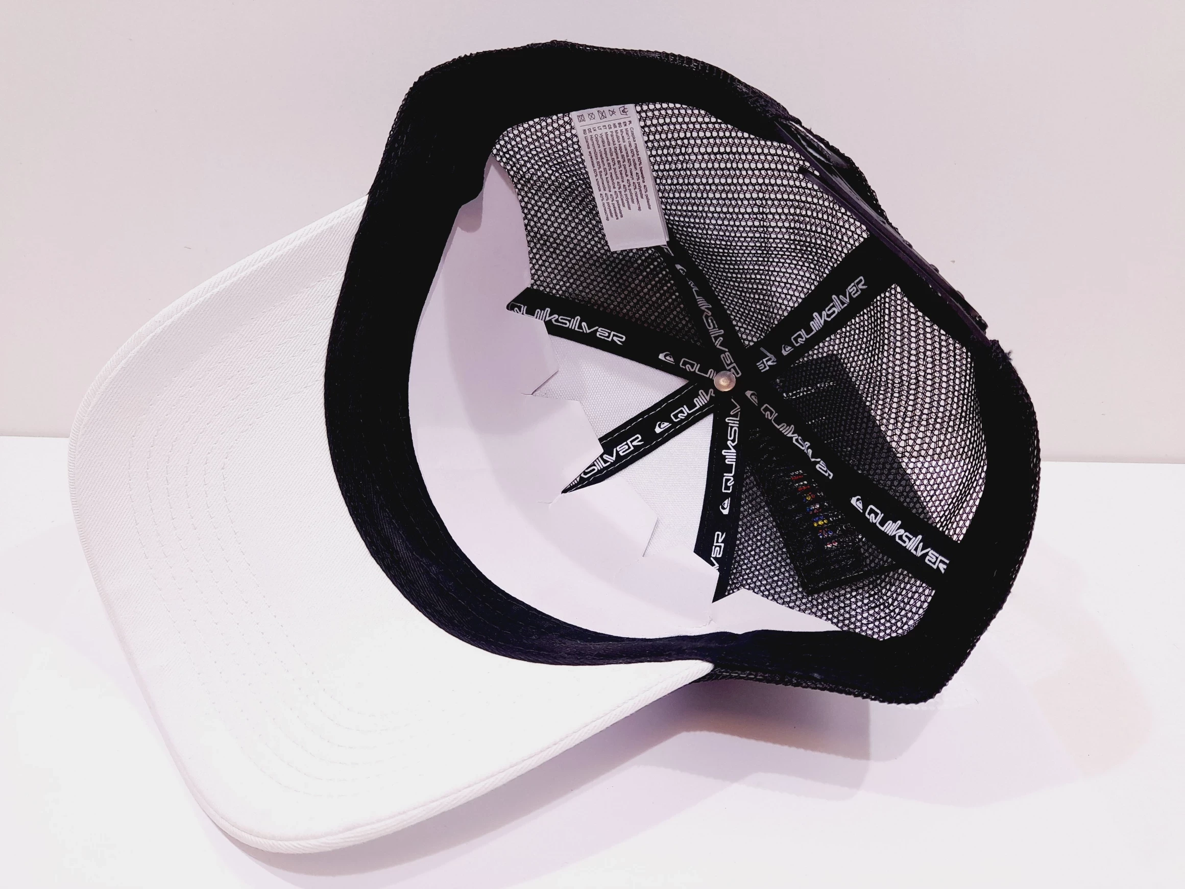 biala-czapka-z-daszkiem-quiksilver-wzor-dominujacy-3766-1