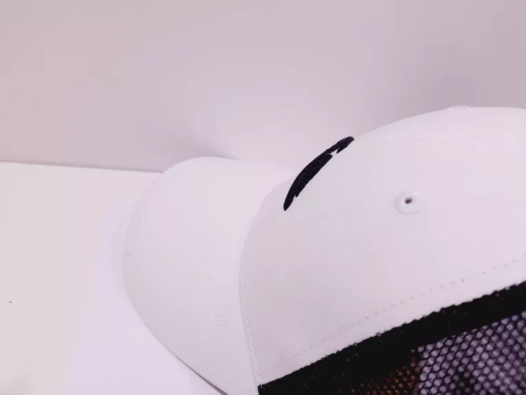 biala-czapka-z-daszkiem-quiksilver-stan-11323-1