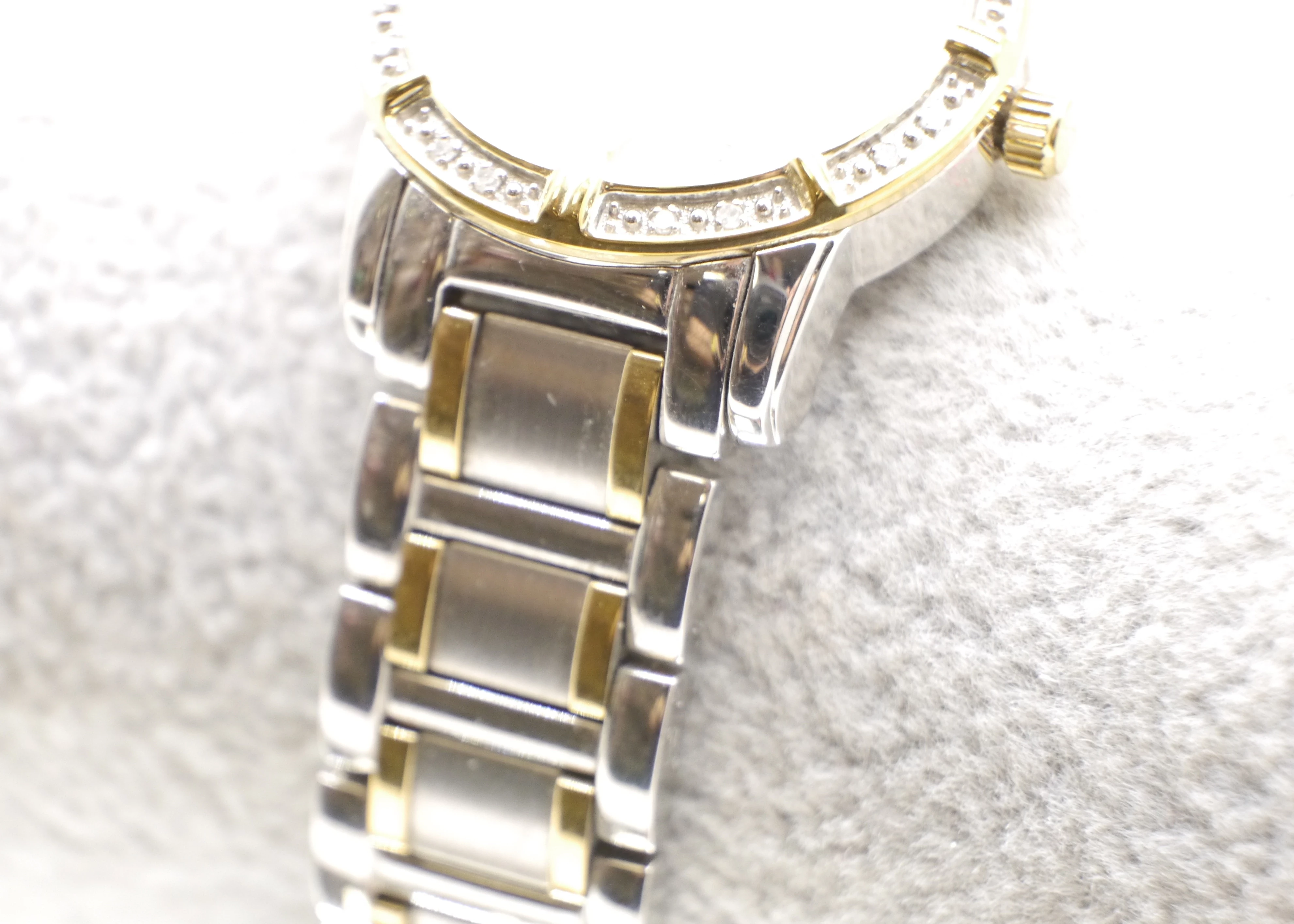 zegarek-bulova-diamond-98w107-material-paska-129219-8