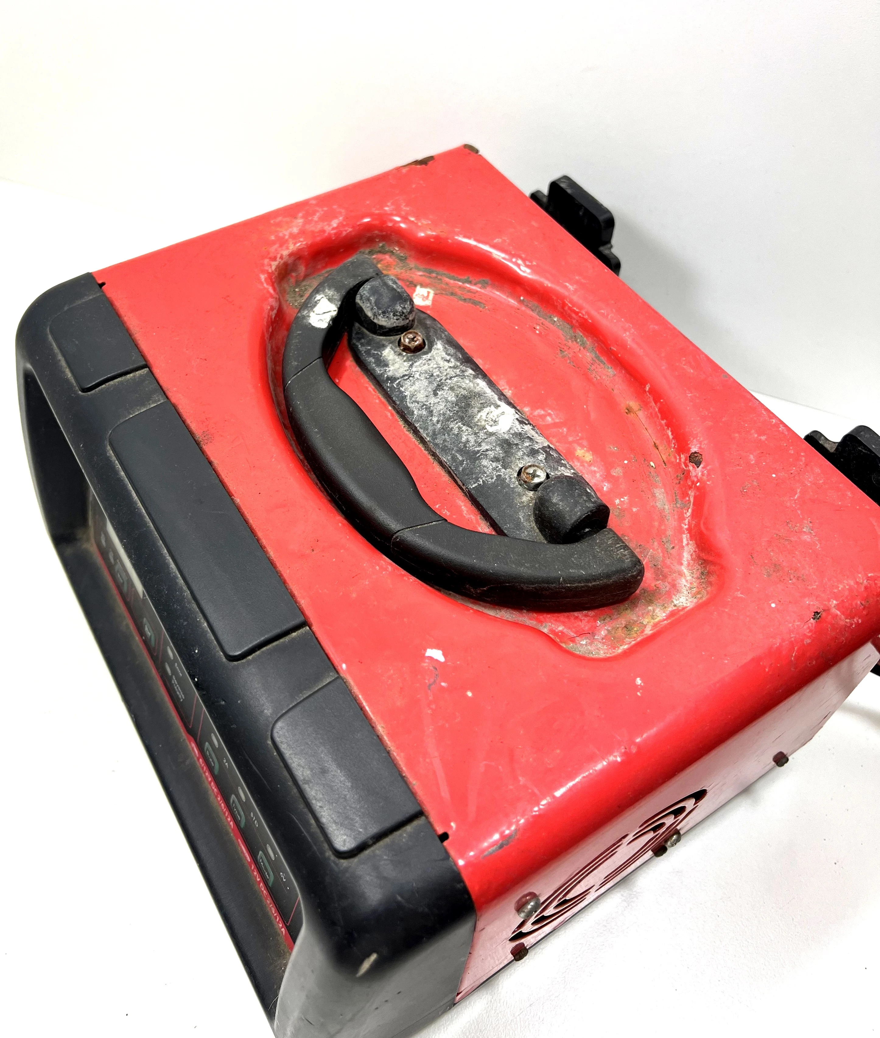 prostownik-sena-do-akumulatorow-009840-natezenie-maksymalne-12