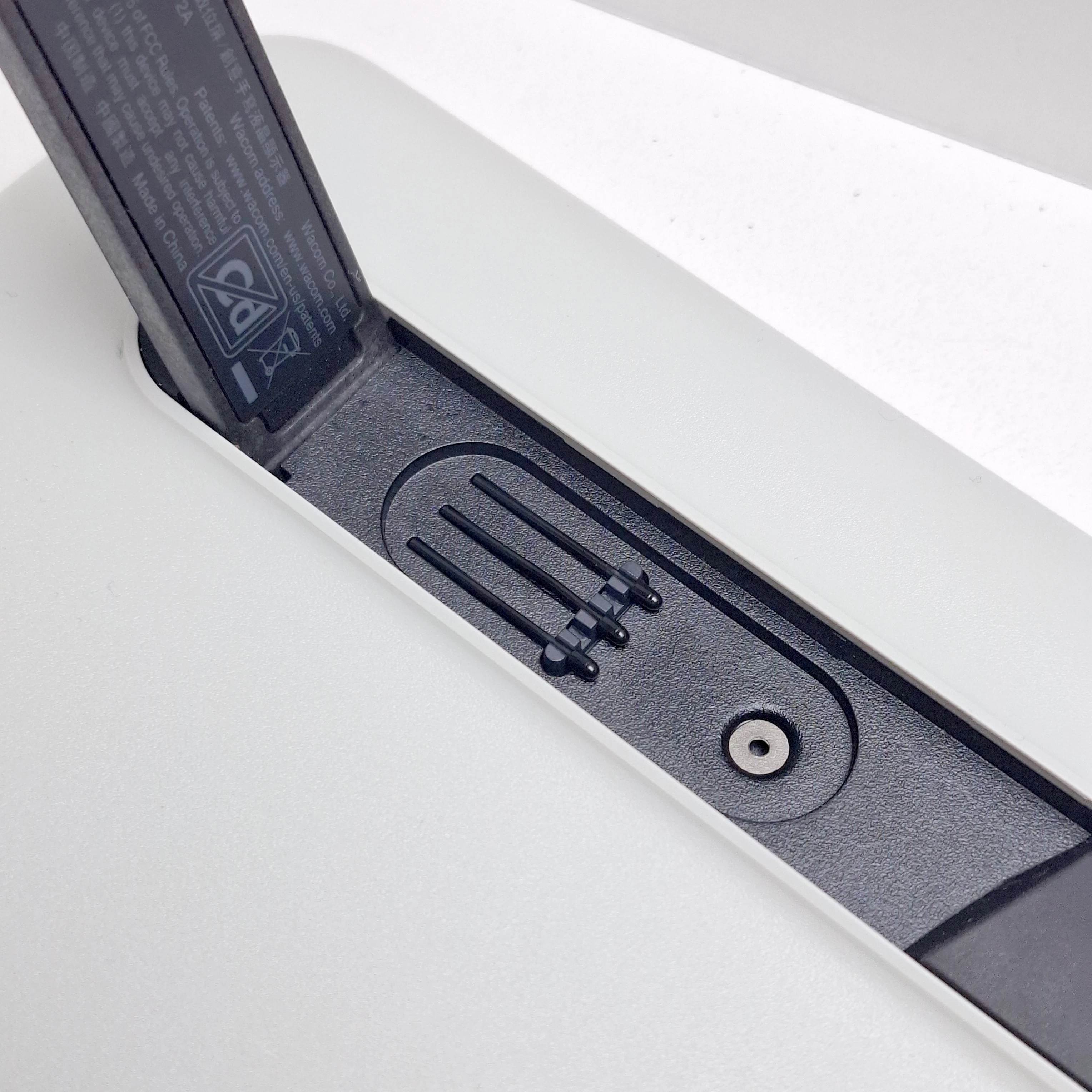 tablet-graficzny-wacom-one-13-pen-display-komplet-przekatna-ekranu-1330