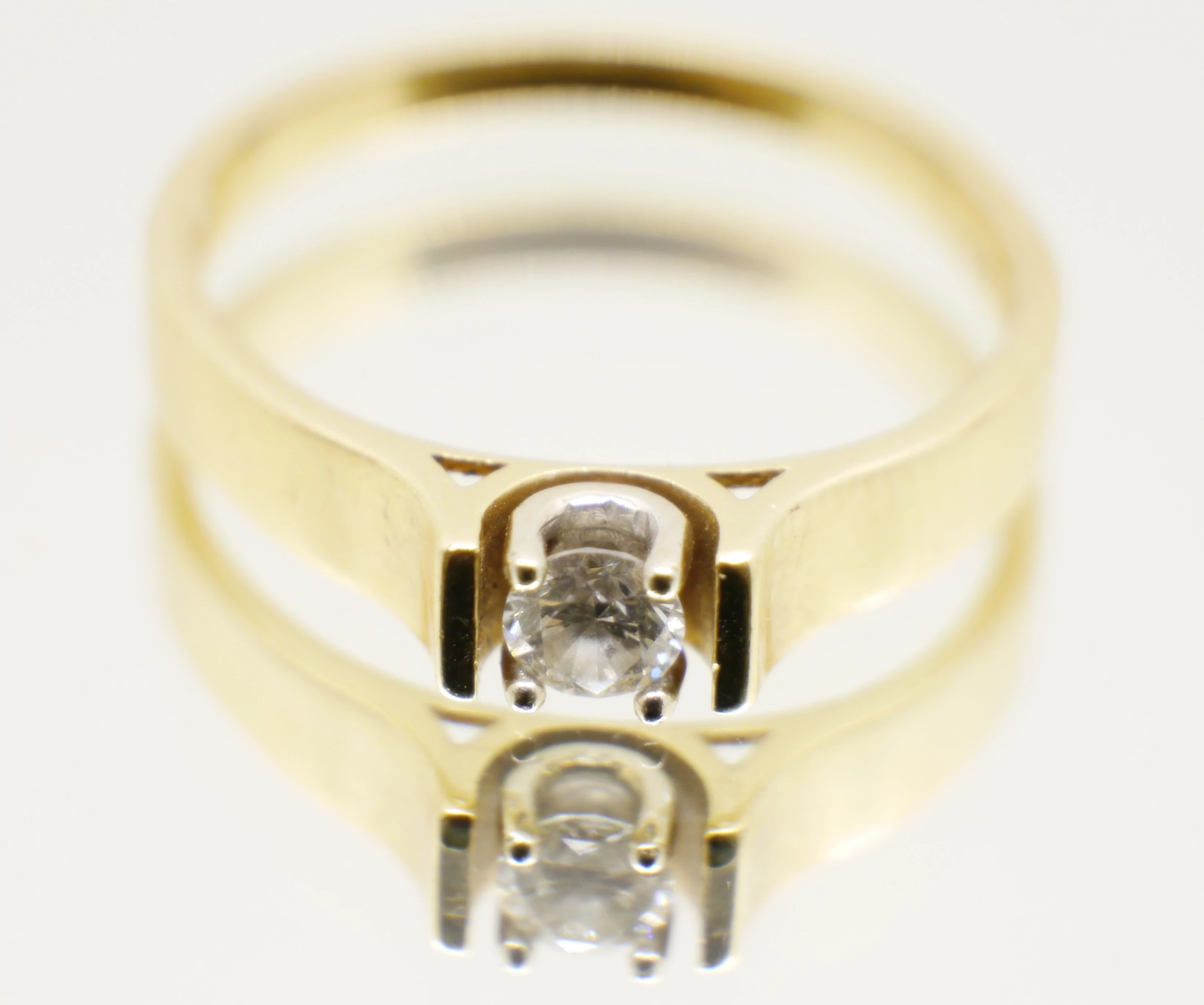 elegancki-pierscionek-z-brylantem-r15-stan-11323-2