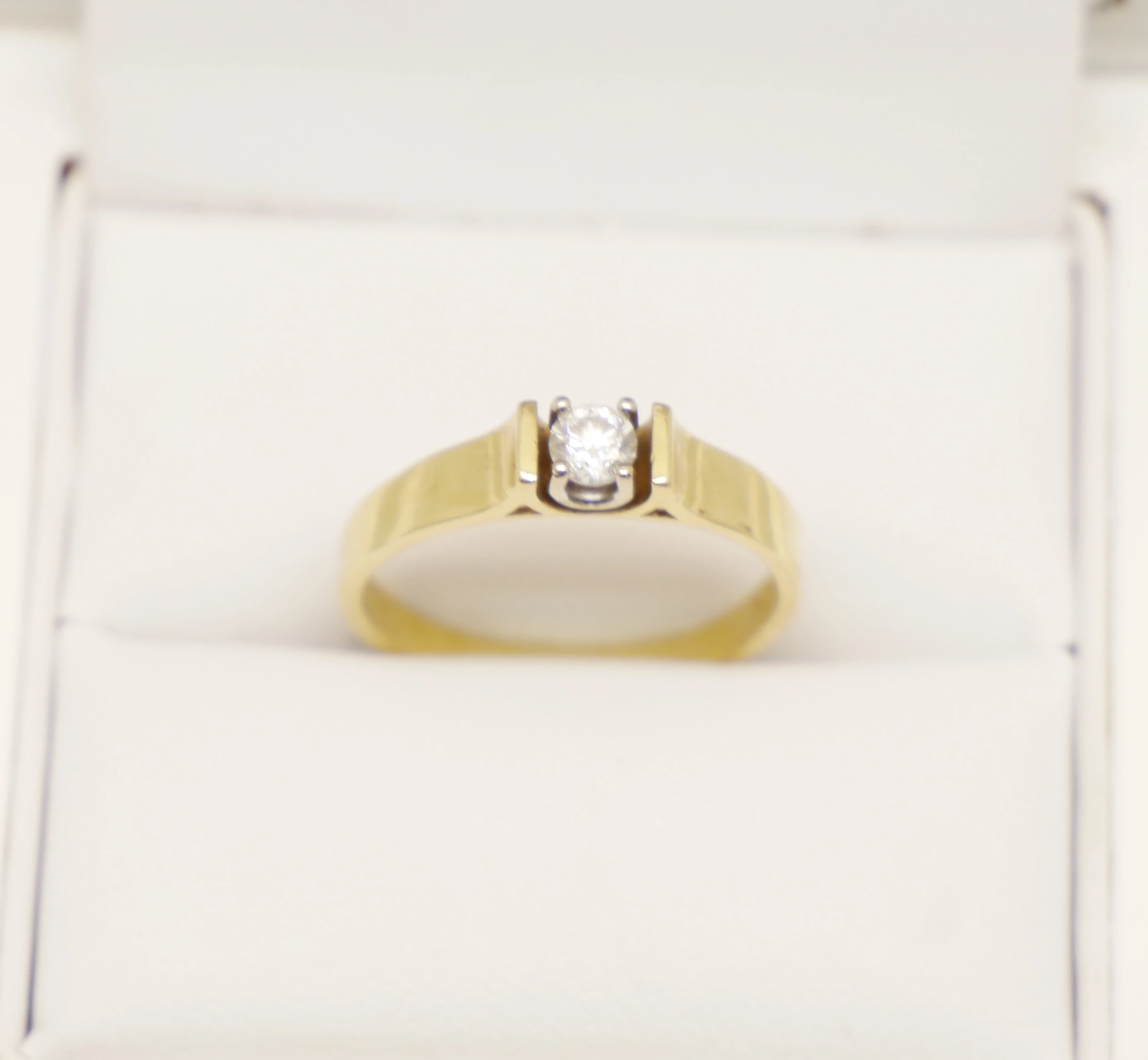 elegancki-pierscionek-z-brylantem-r15-rozmiarsrednica-wew-mm-372-15