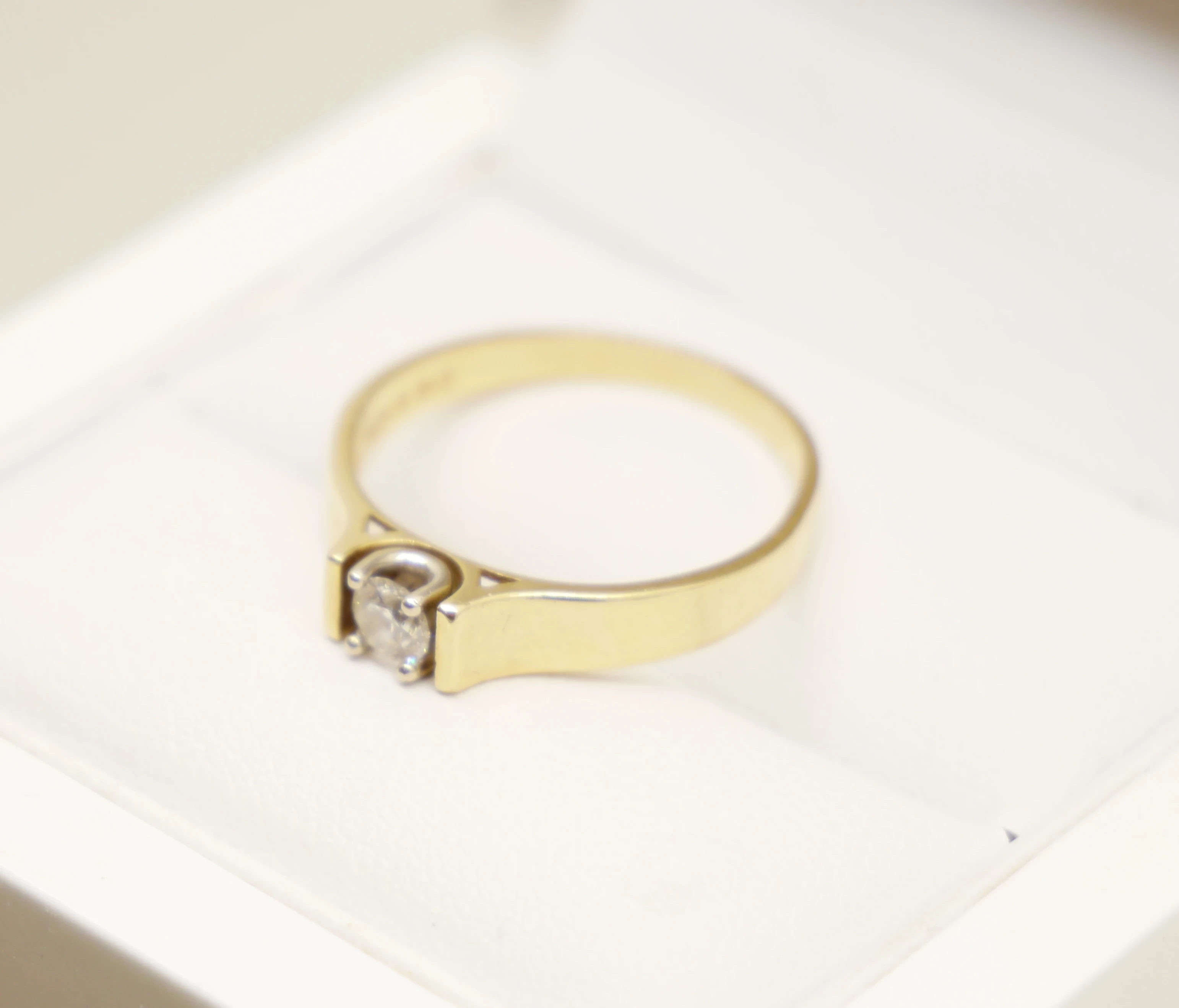 elegancki-pierscionek-z-brylantem-r15-marka-248811-958954