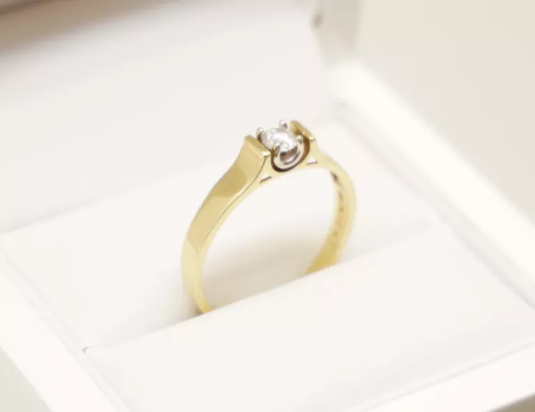 elegancki-pierscionek-z-brylantem-r15-kollataja-33-wroclaw