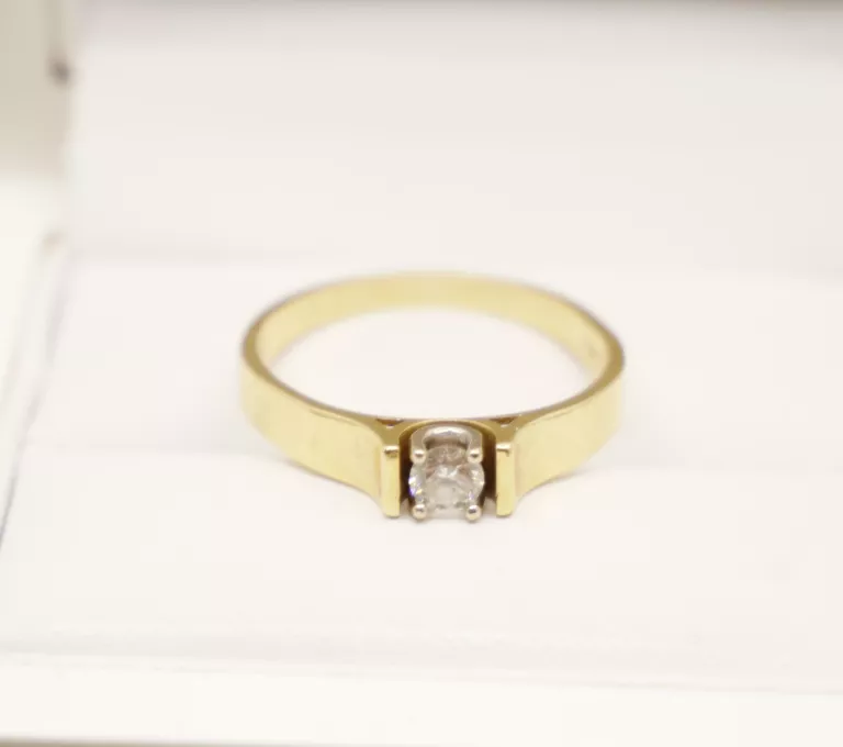 elegancki-pierscionek-z-brylantem-r15-kolor-249512-1647429