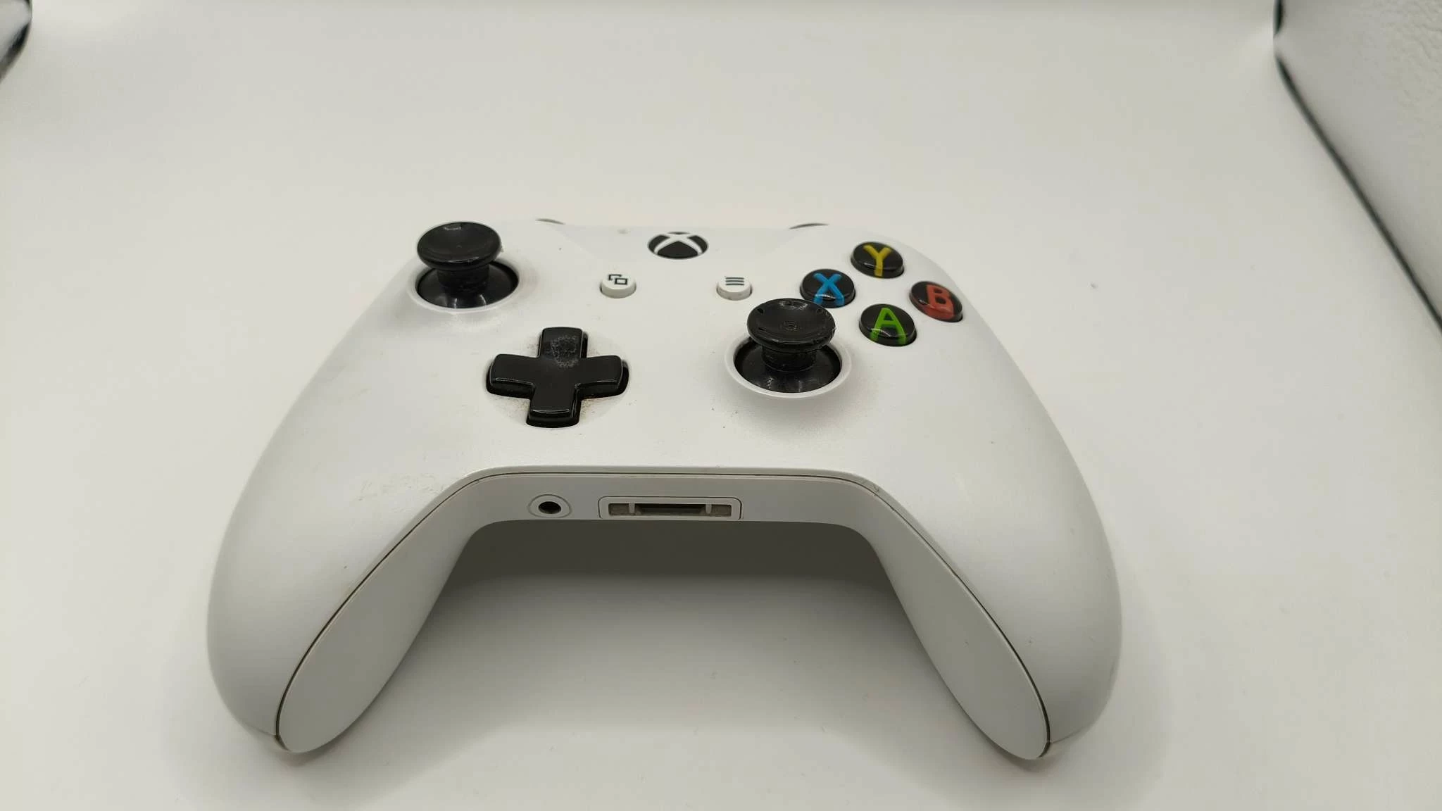 konsola-xbox-one-s-500gb-pad-stan-11323-2