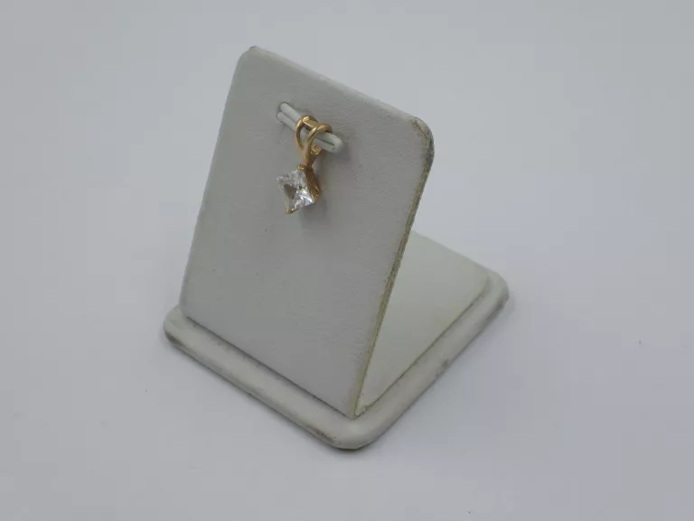 delikatna-zawieszka-z-cyrkonia-zloto-585-077g-material-15835-2